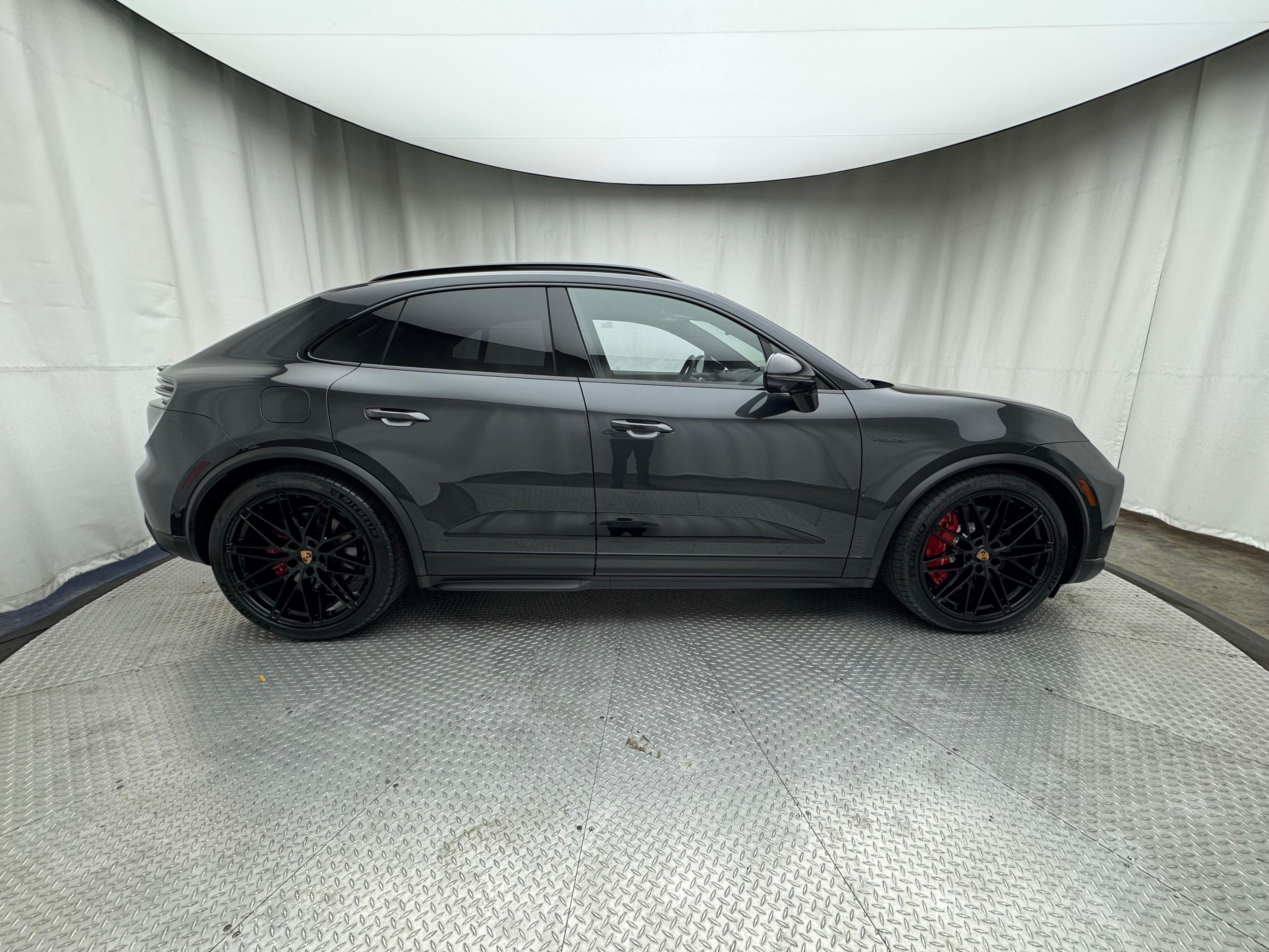 Thumbnail: 2026 Porsche Macan - 18