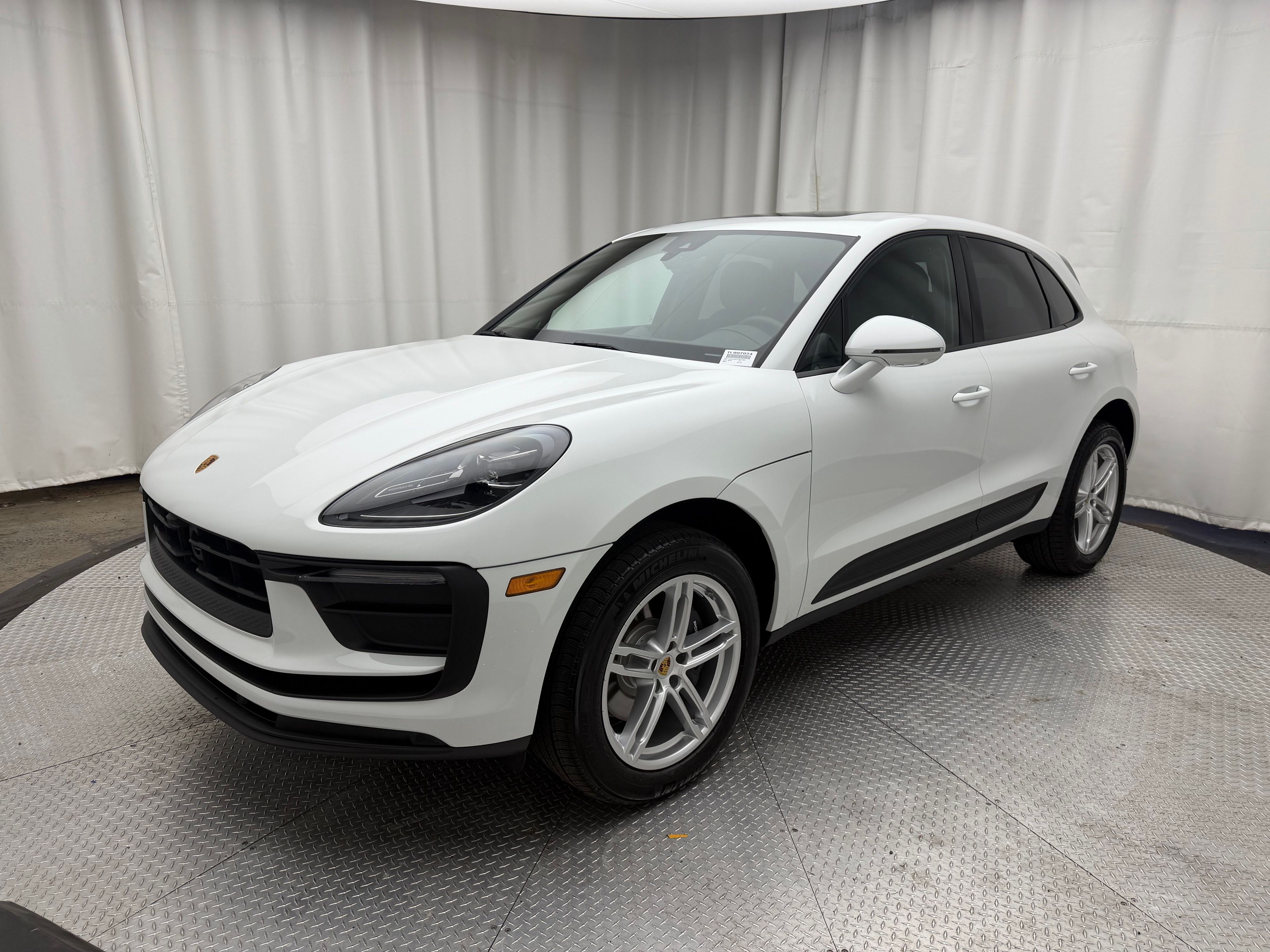 Thumbnail: 2026 Porsche Macan - 1