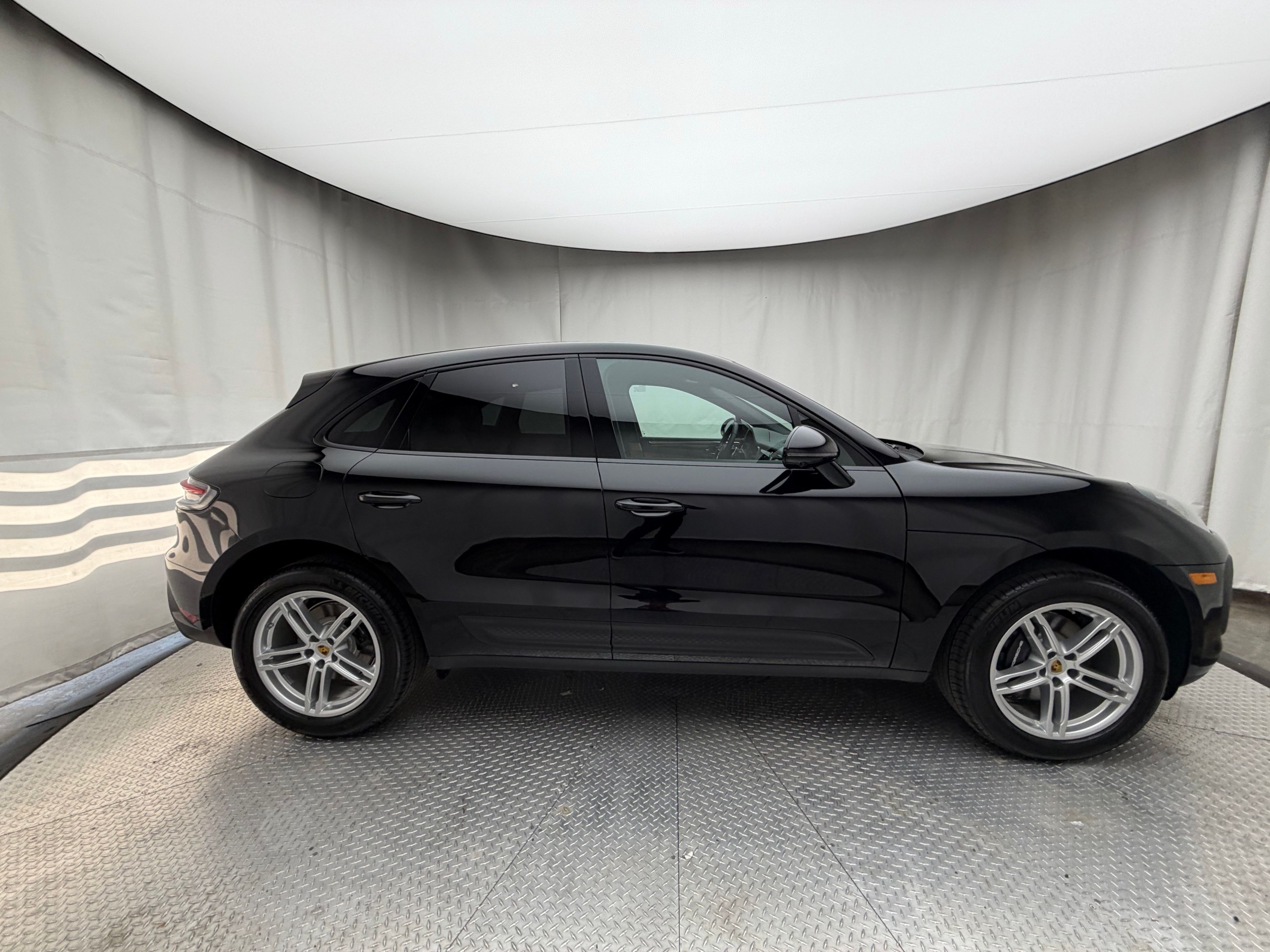 Thumbnail: 2026 Porsche Macan - 10