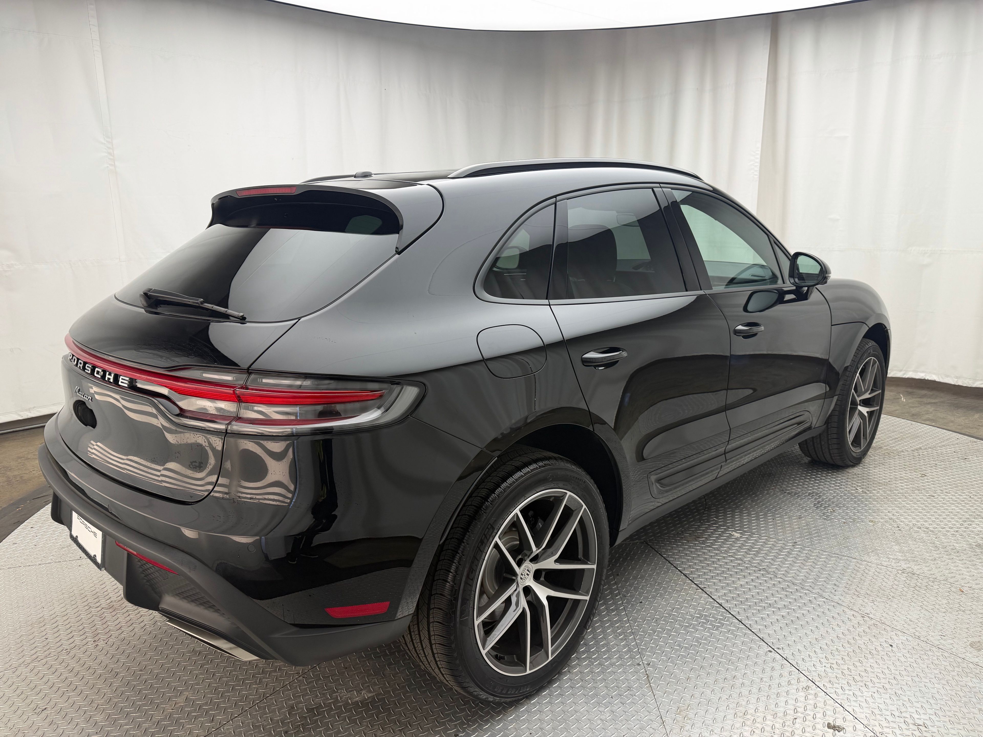 Thumbnail: 2026 Porsche Macan - 14