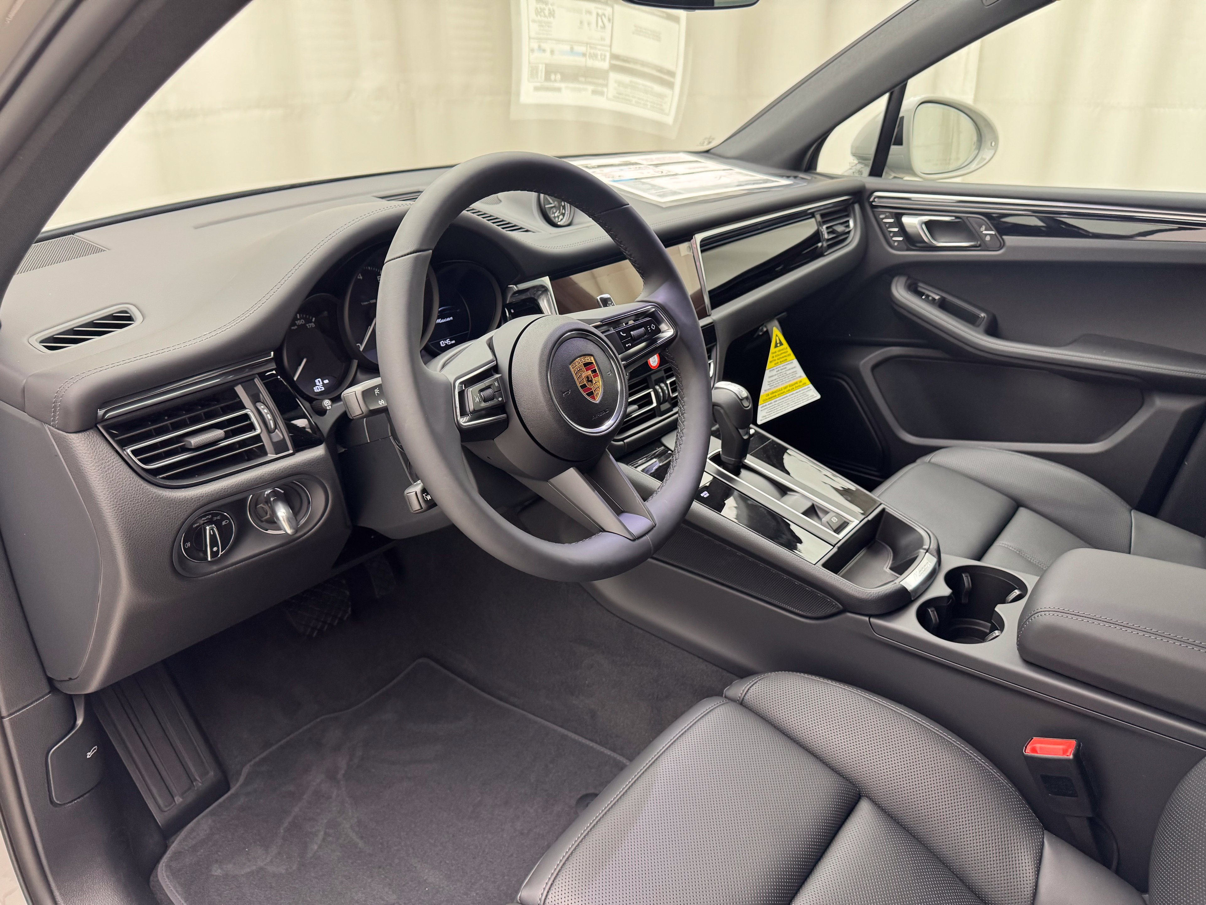 Thumbnail: 2026 Porsche Macan - 4