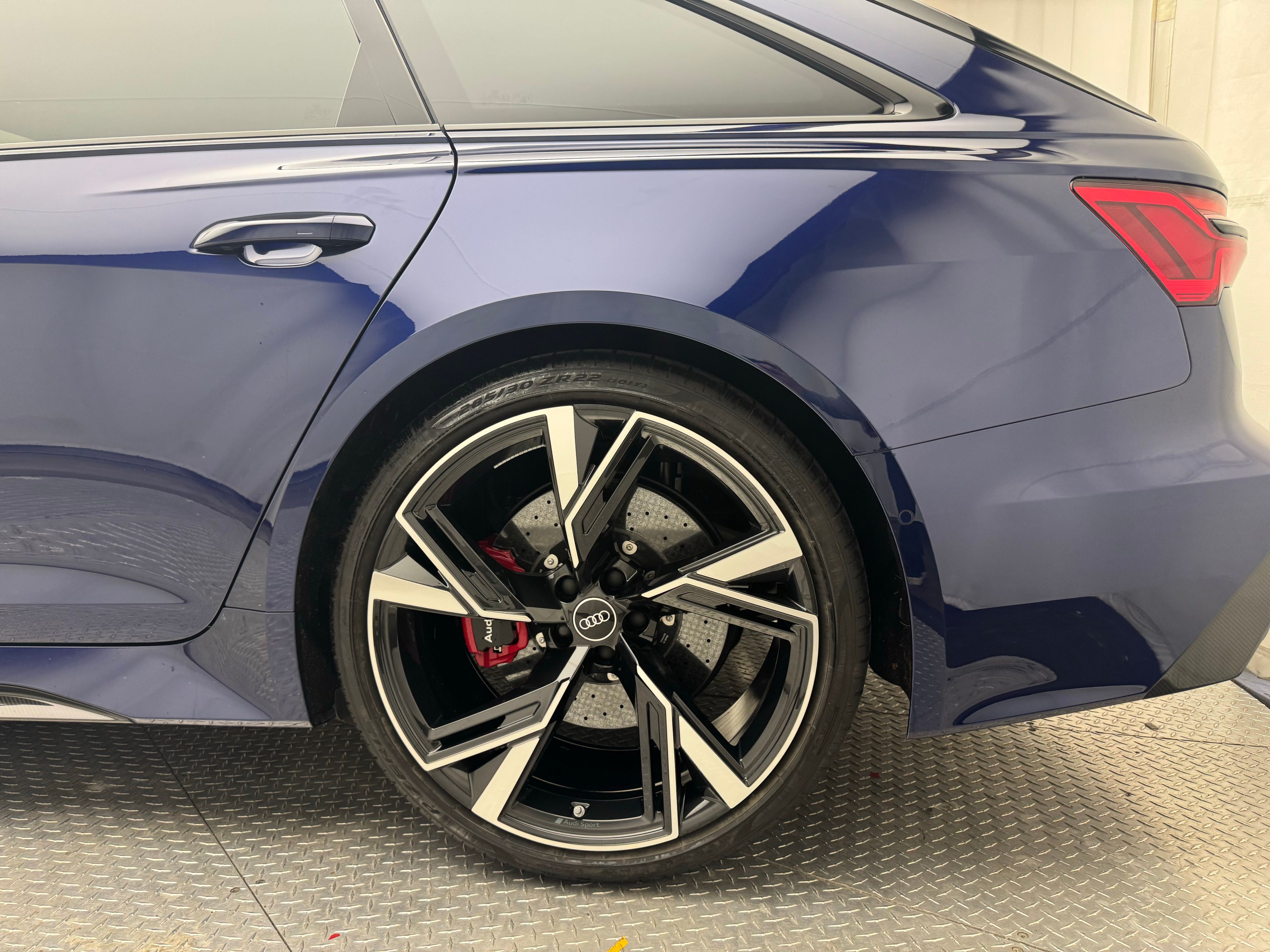 Thumbnail: 2021 Audi RS 6 - 10
