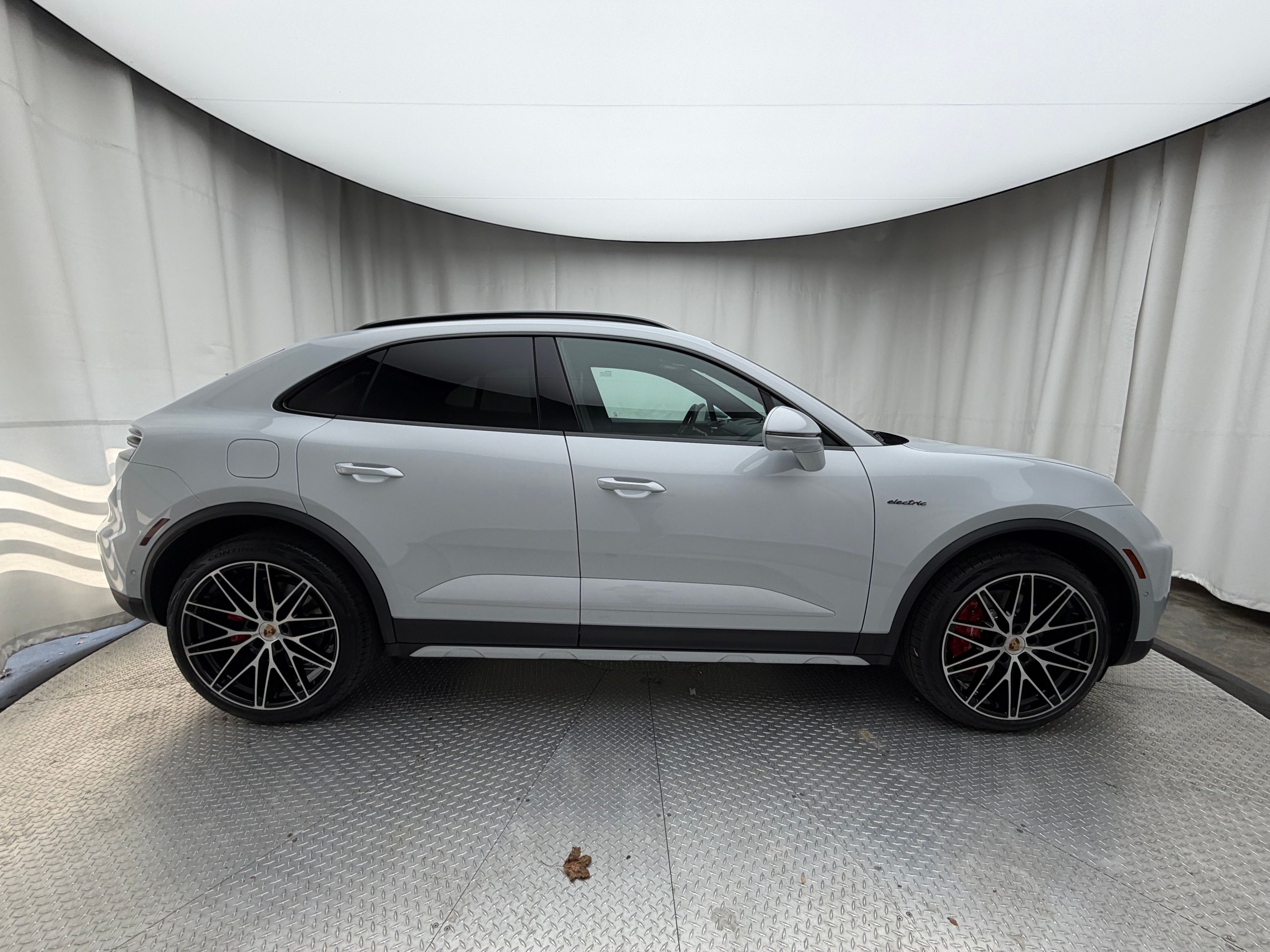 Thumbnail: 2025 Porsche Macan - 13