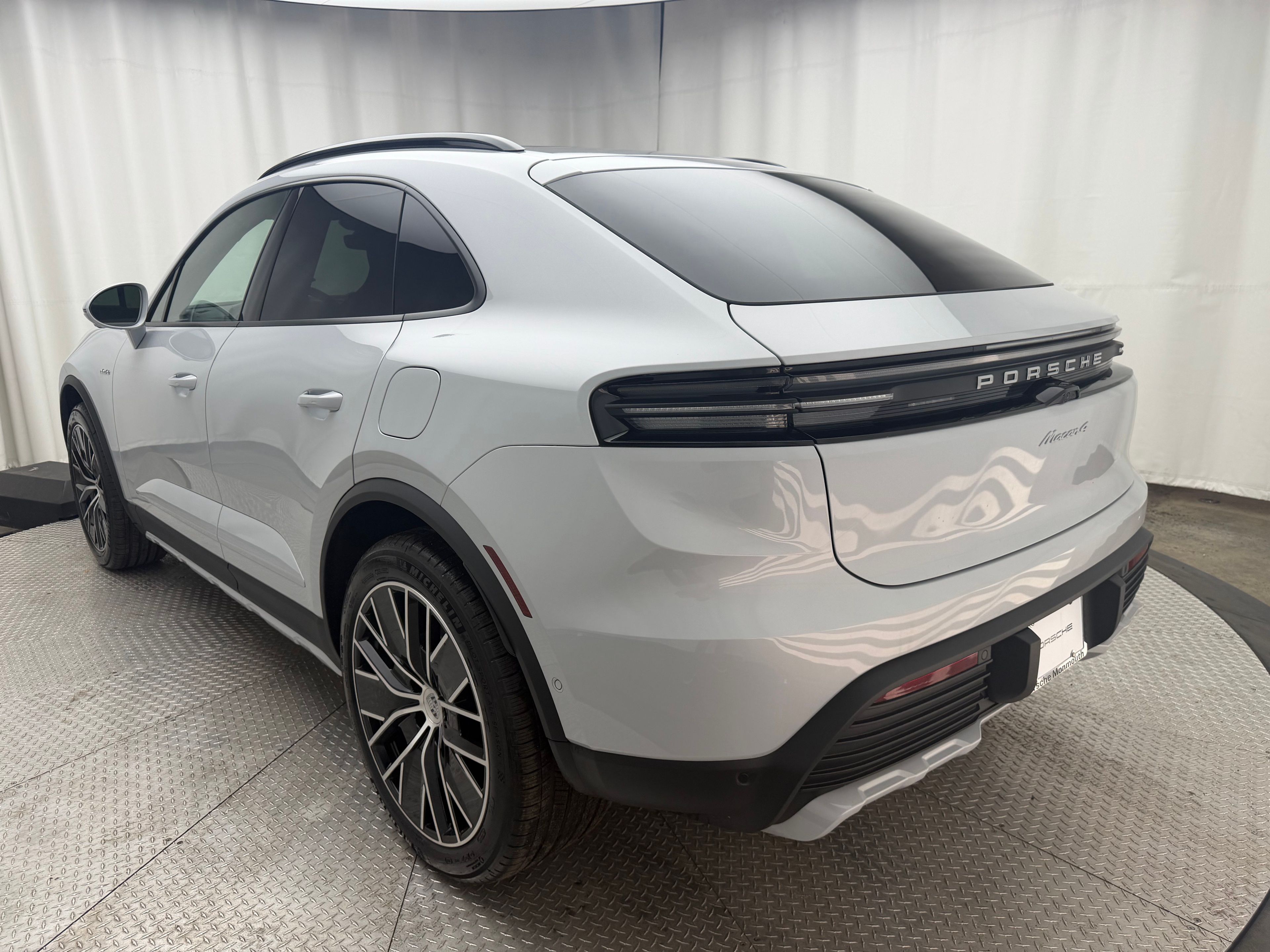 Thumbnail: 2026 Porsche Macan - 3