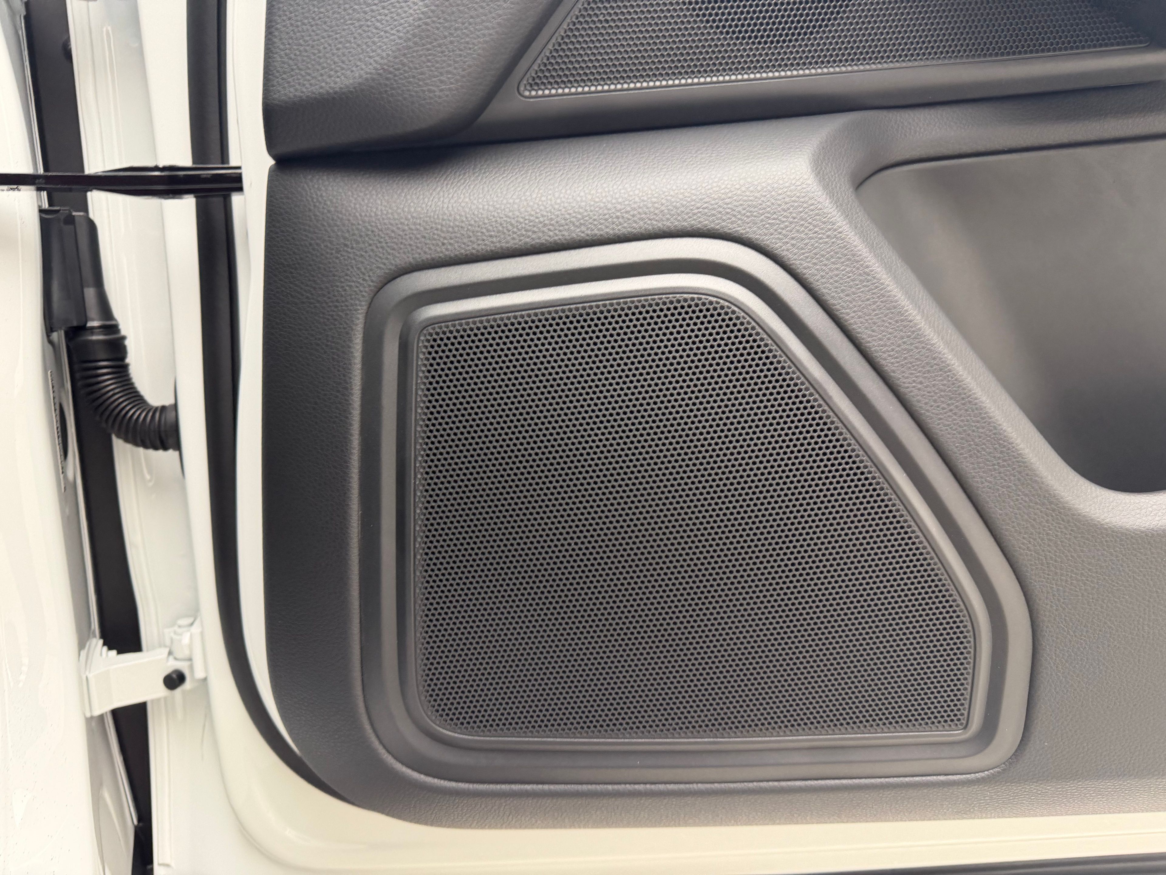 Thumbnail: 2026 Porsche Macan - 16