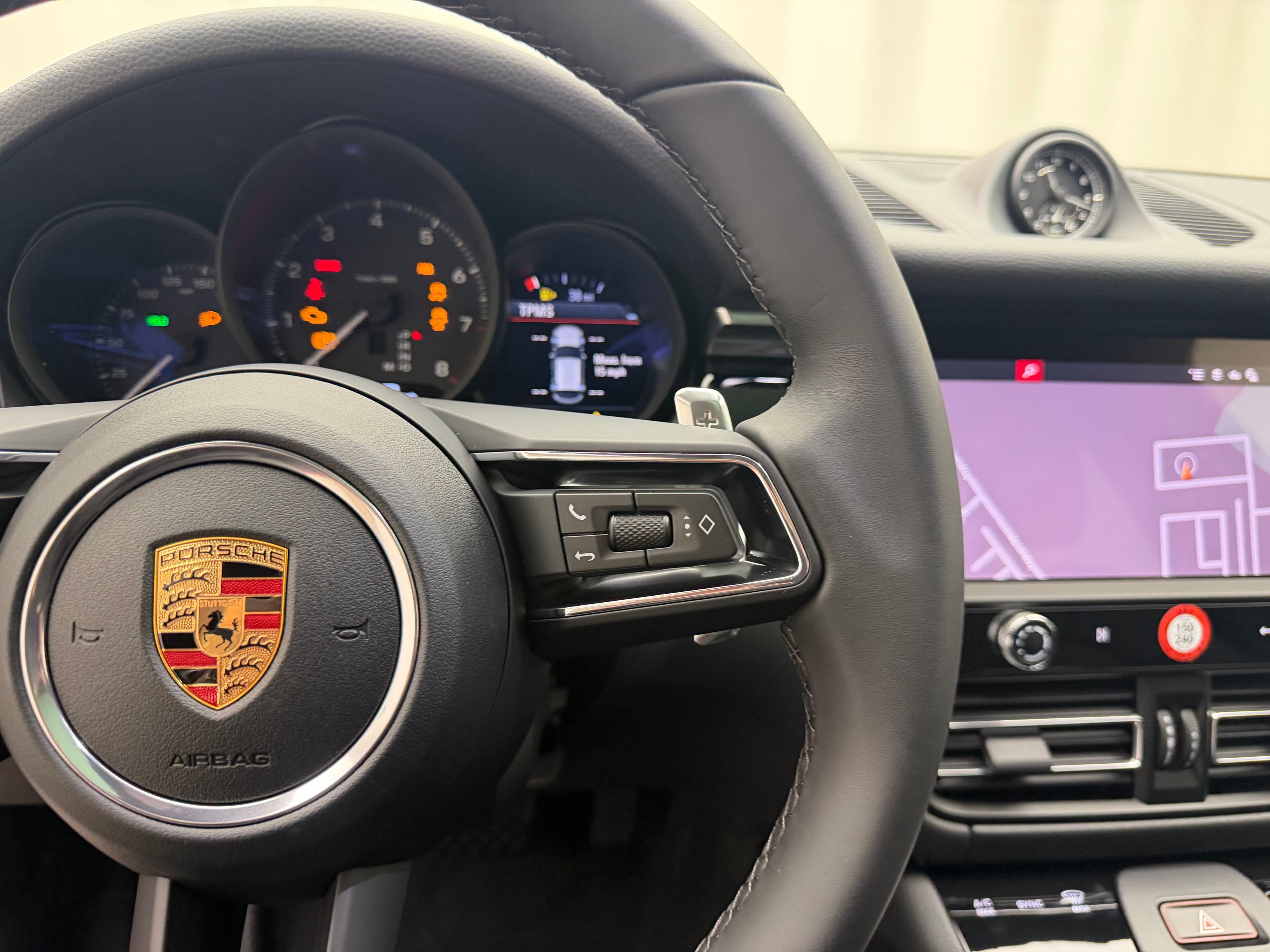 Thumbnail: 2026 Porsche Macan - 30