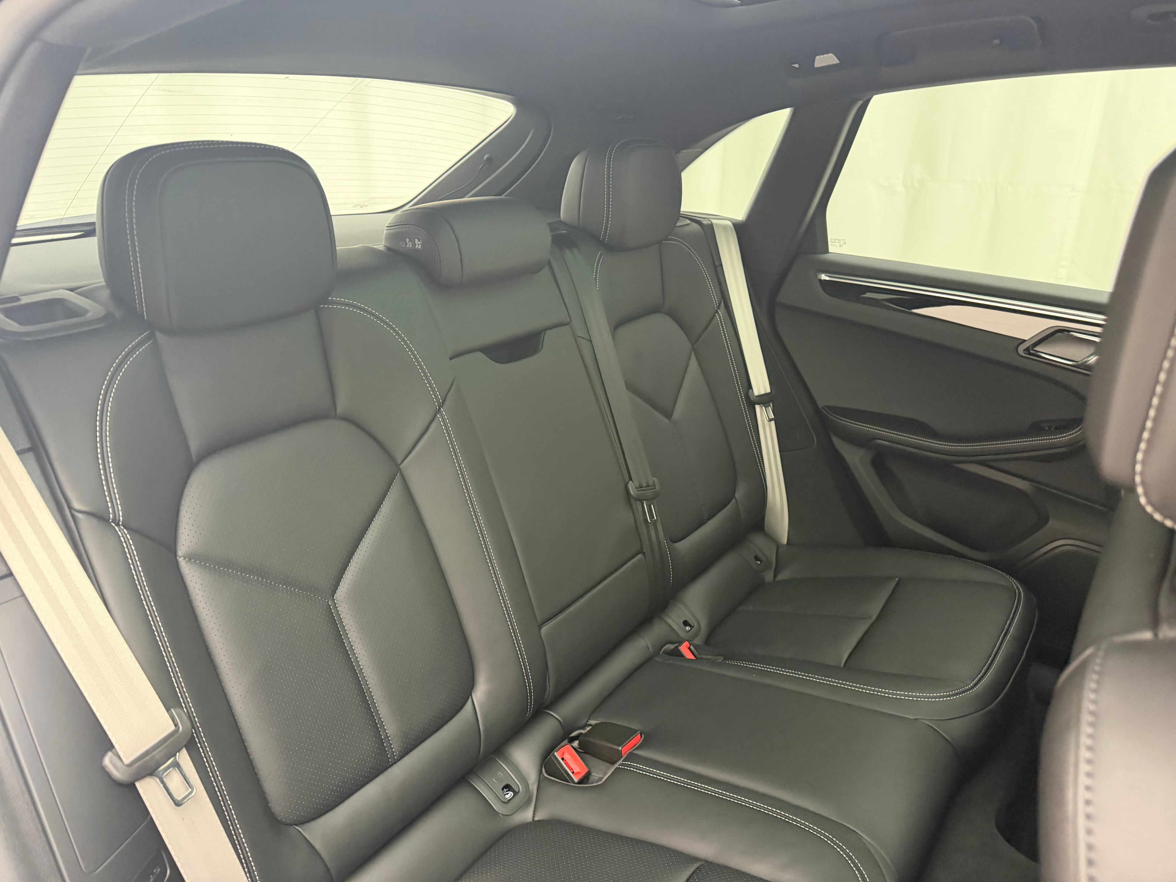 Thumbnail: 2026 Porsche Macan - 25