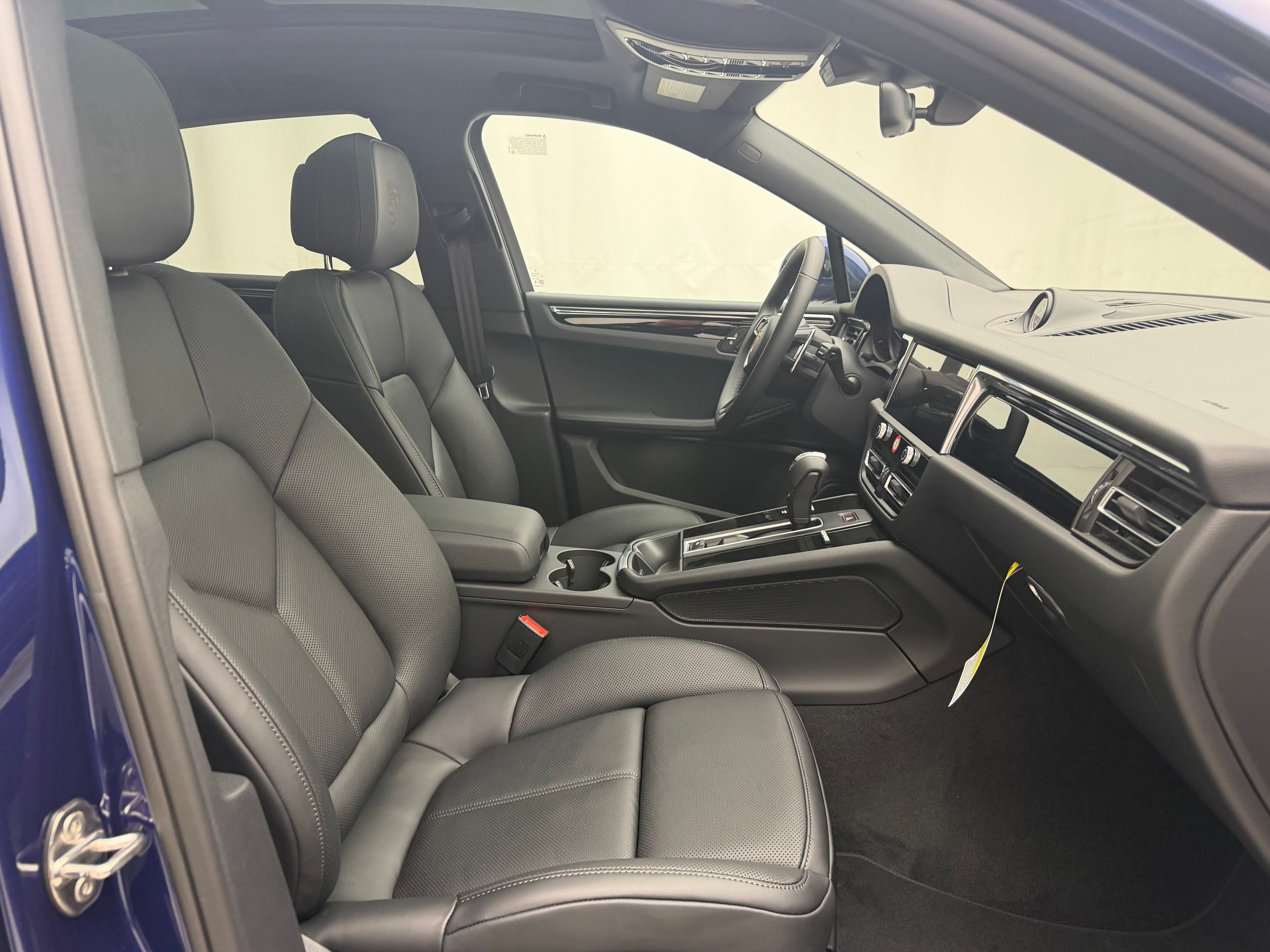 Thumbnail: 2026 Porsche Macan - 22