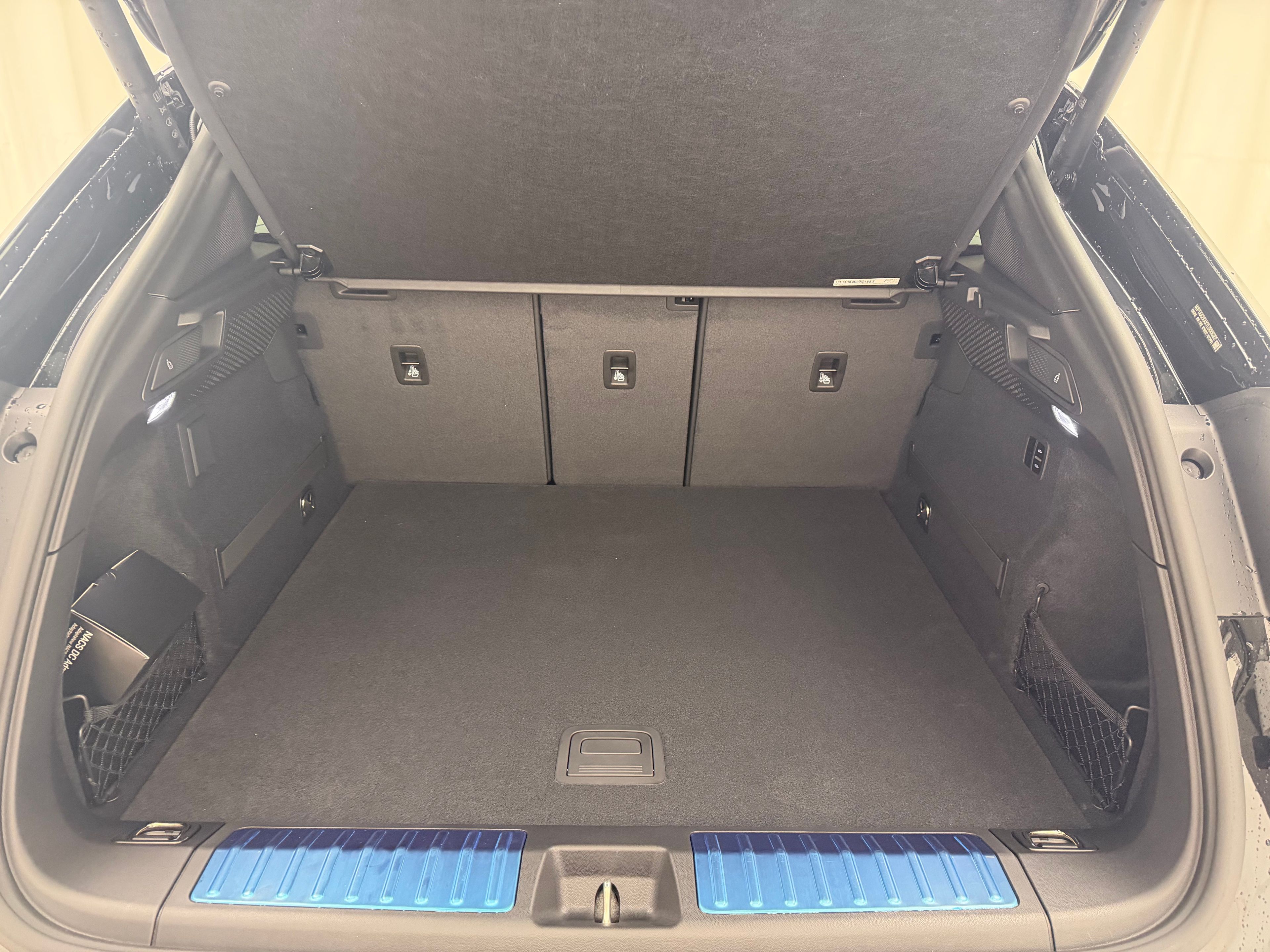 Thumbnail: 2026 Porsche Macan - 13