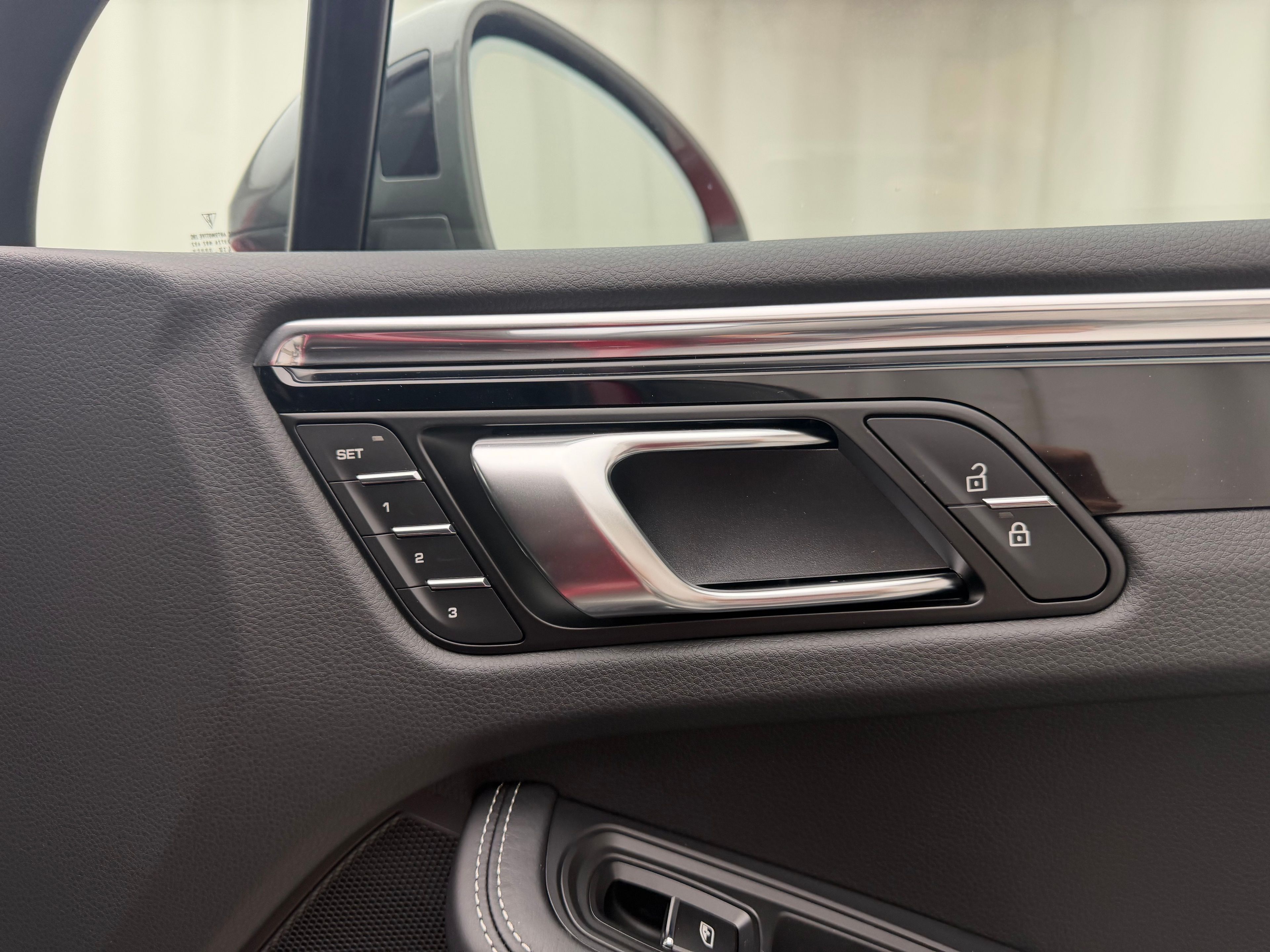 Thumbnail: 2026 Porsche Macan - 20