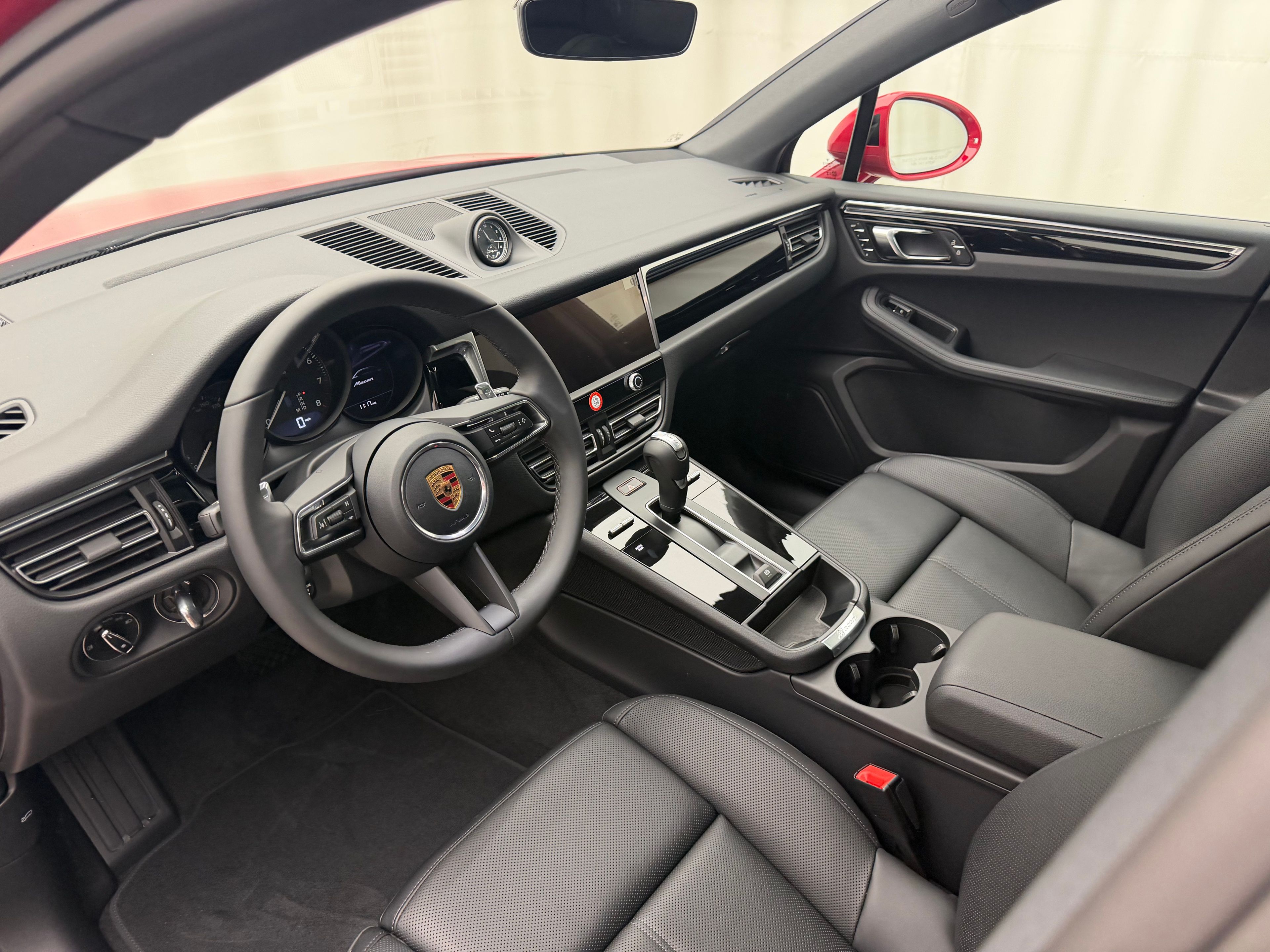 Thumbnail: 2026 Porsche Macan - 4