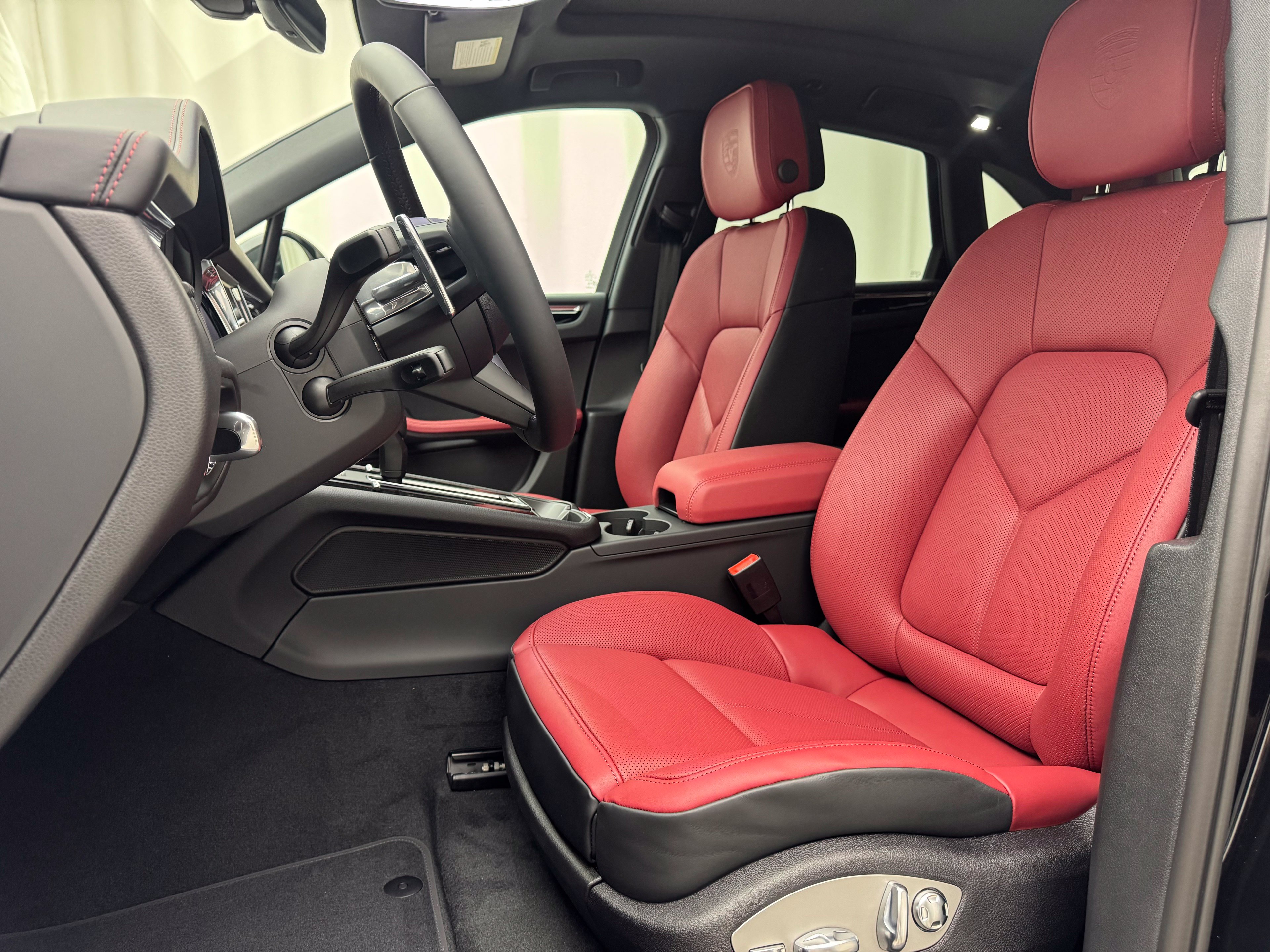 Thumbnail: 2026 Porsche Macan - 5