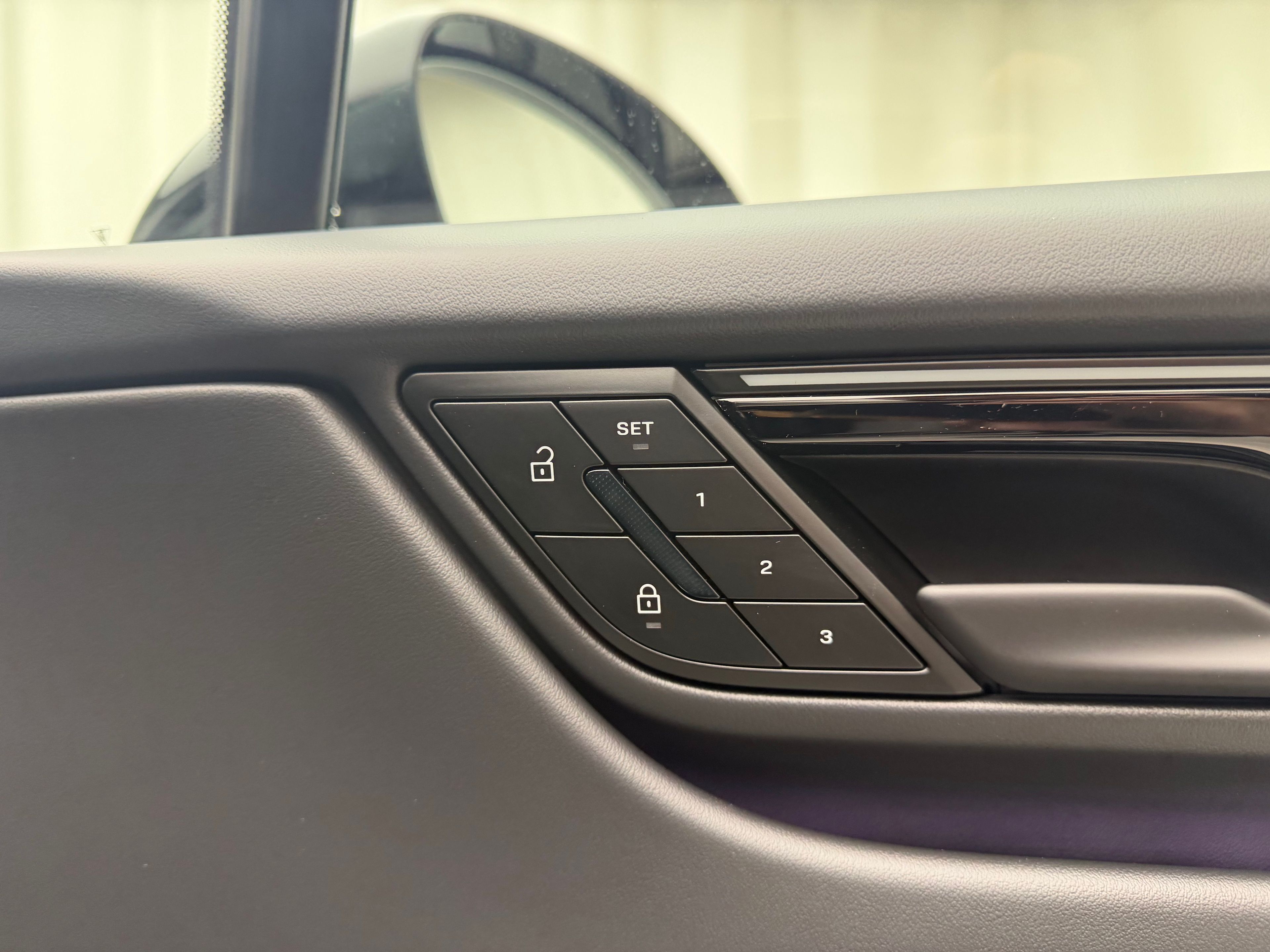 Thumbnail: 2026 Porsche Macan - 28