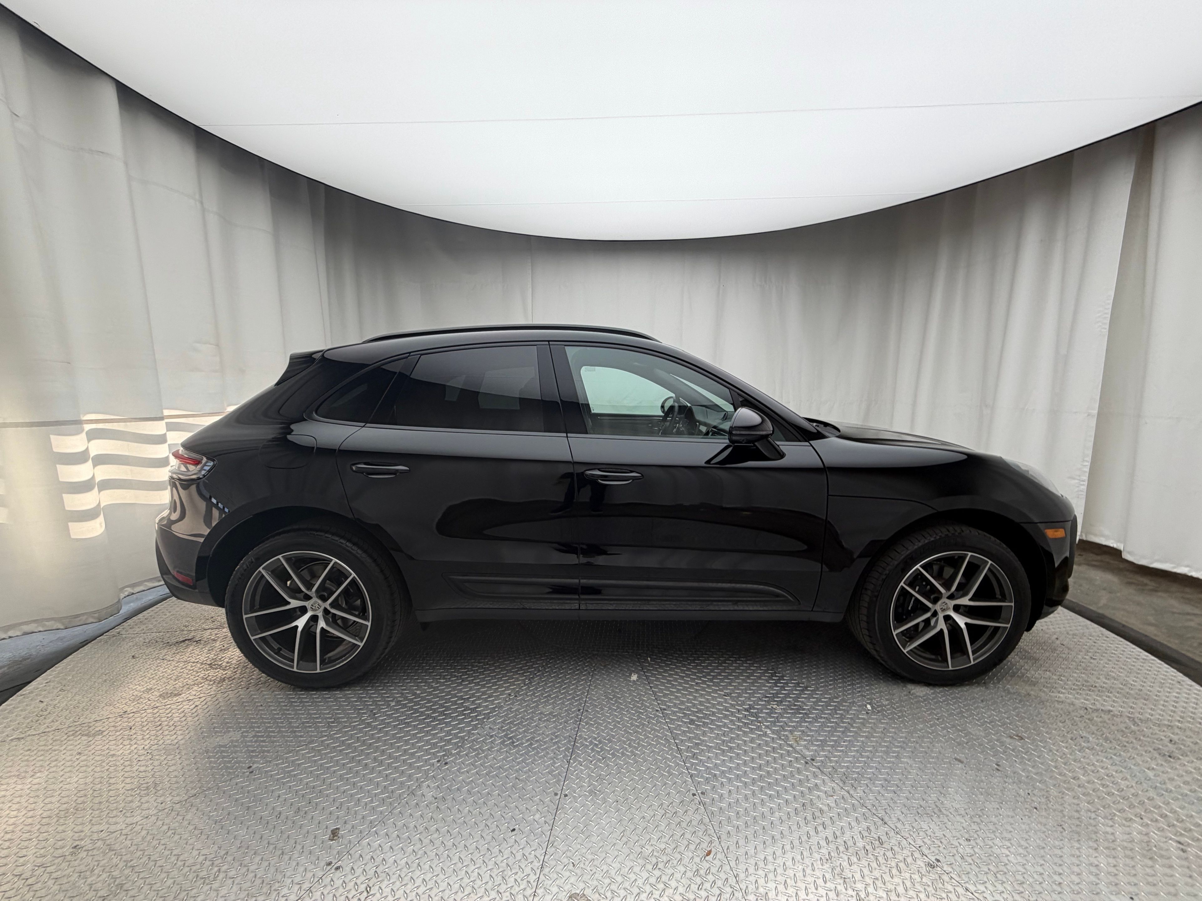 Thumbnail: 2026 Porsche Macan - 12