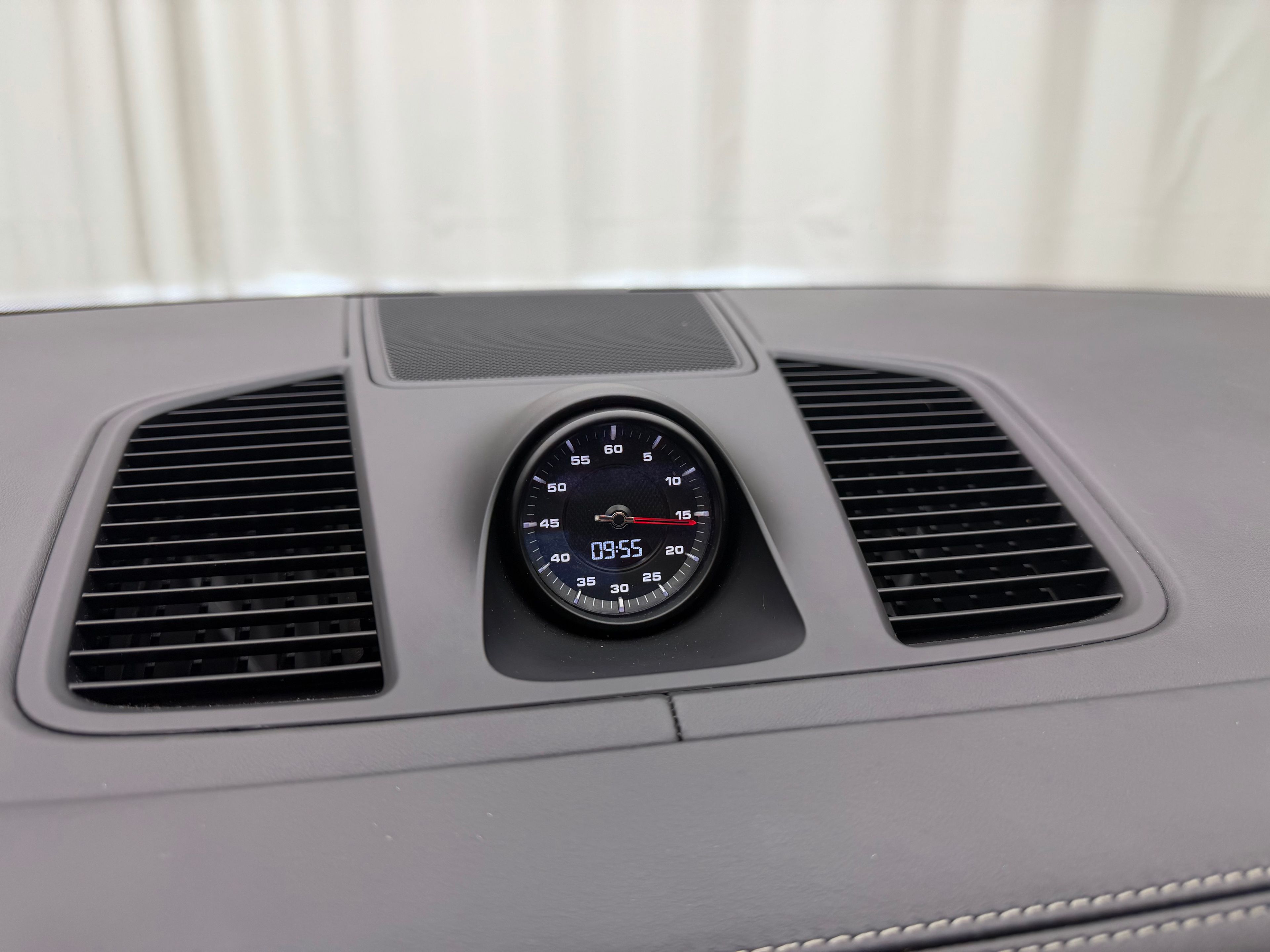 Thumbnail: 2021 Porsche Cayenne - 32