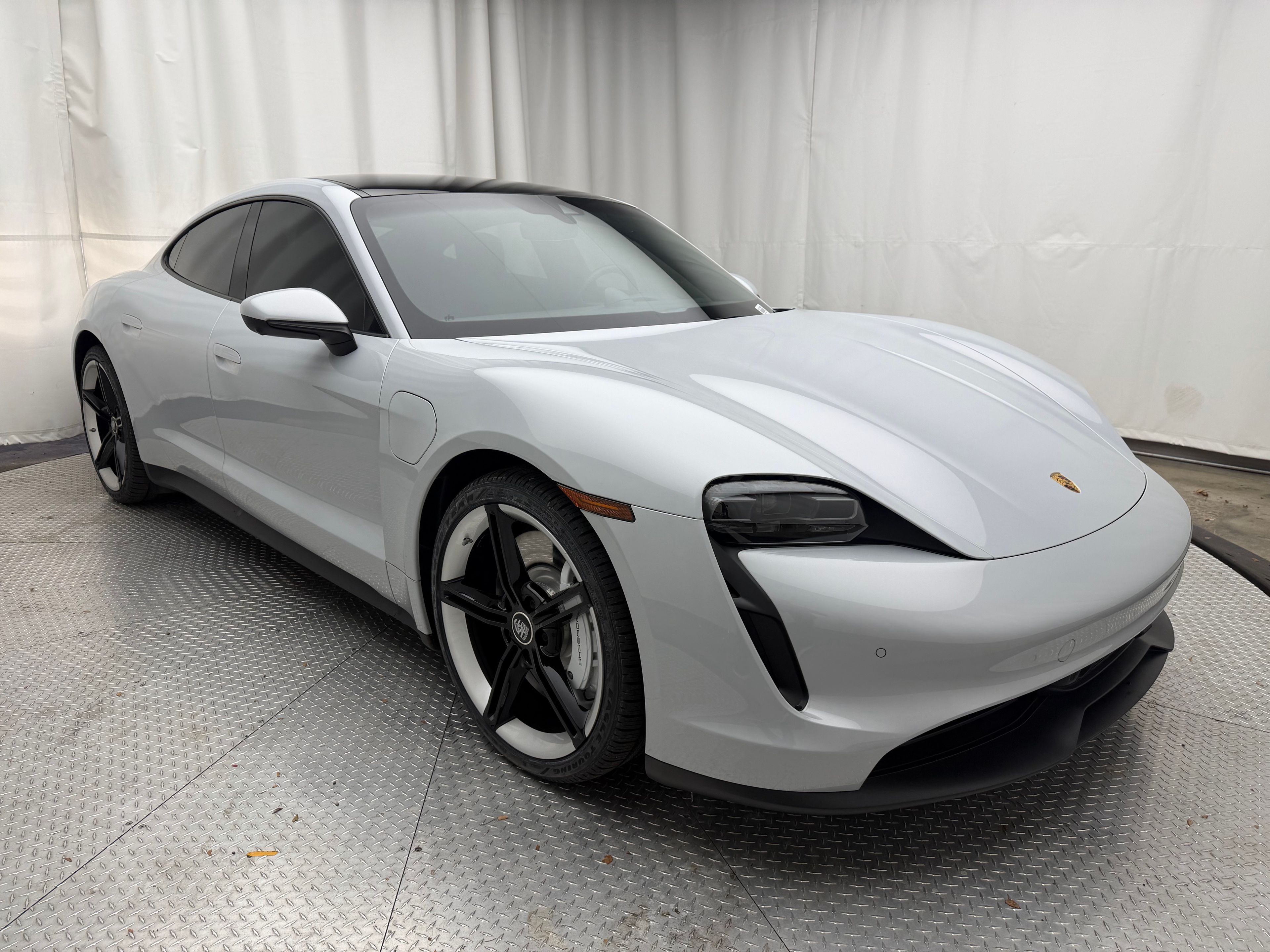 Thumbnail: 2022 Porsche Taycan - 16