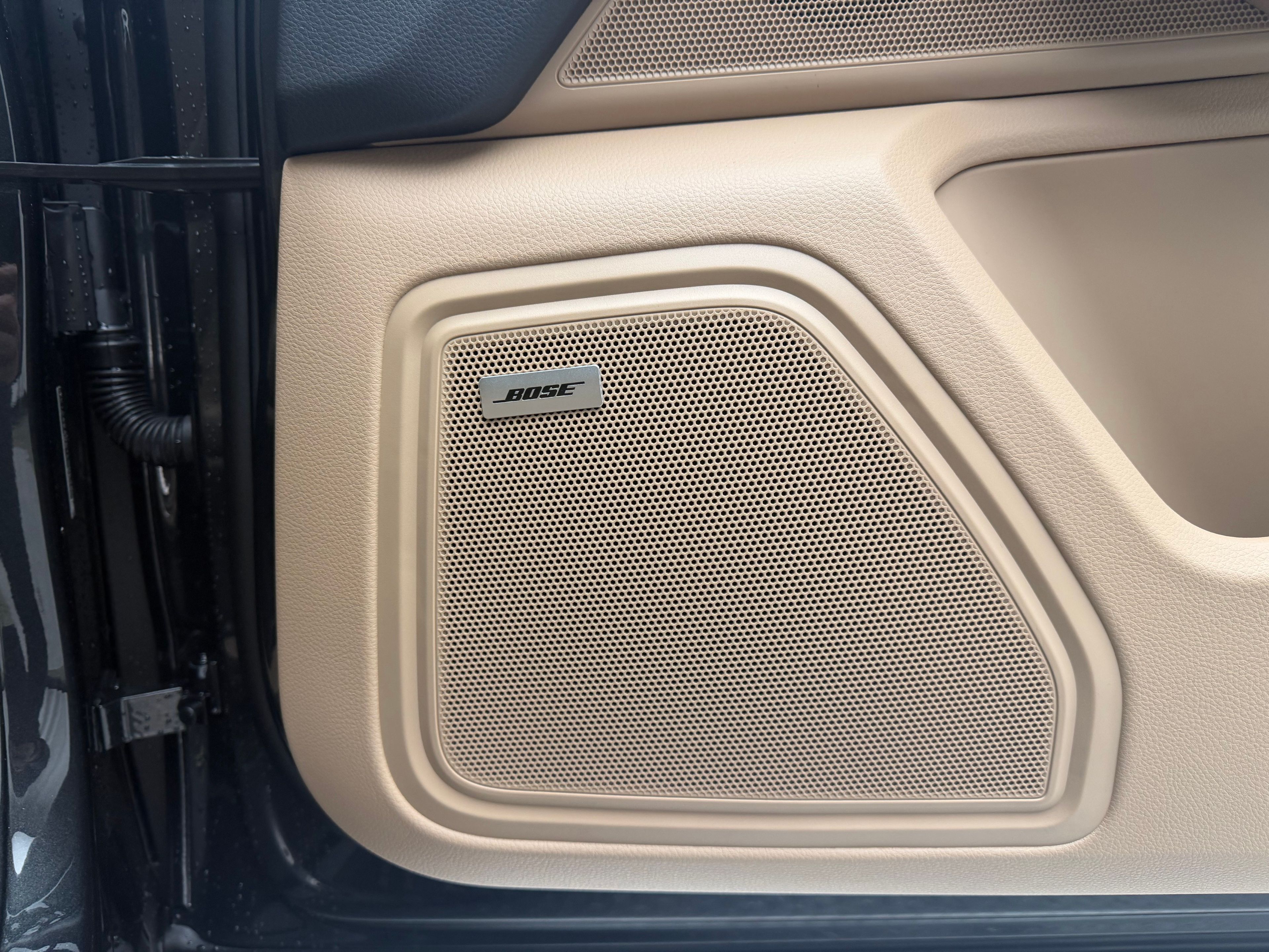 Thumbnail: 2026 Porsche Macan - 16