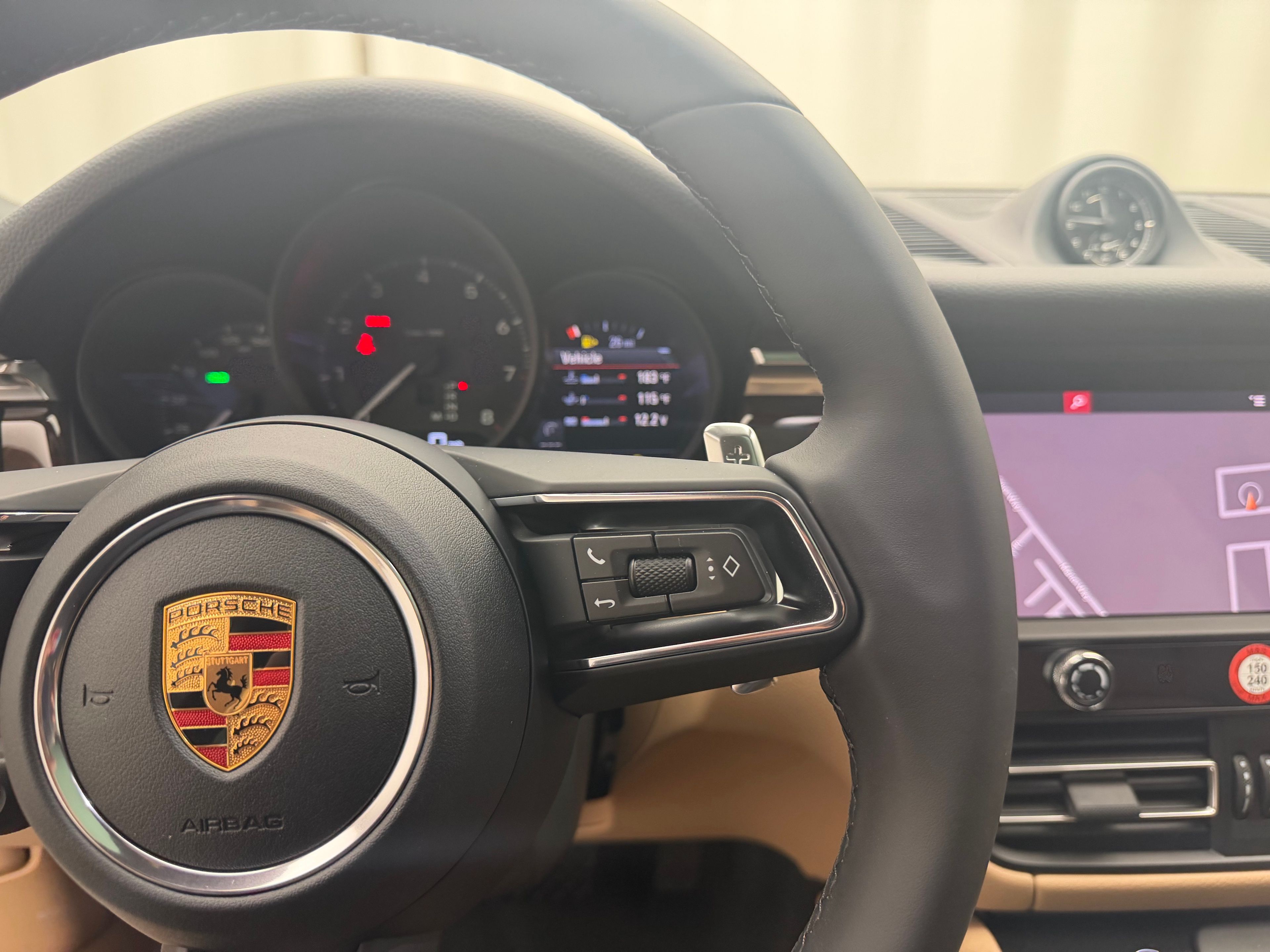 Thumbnail: 2026 Porsche Macan - 27