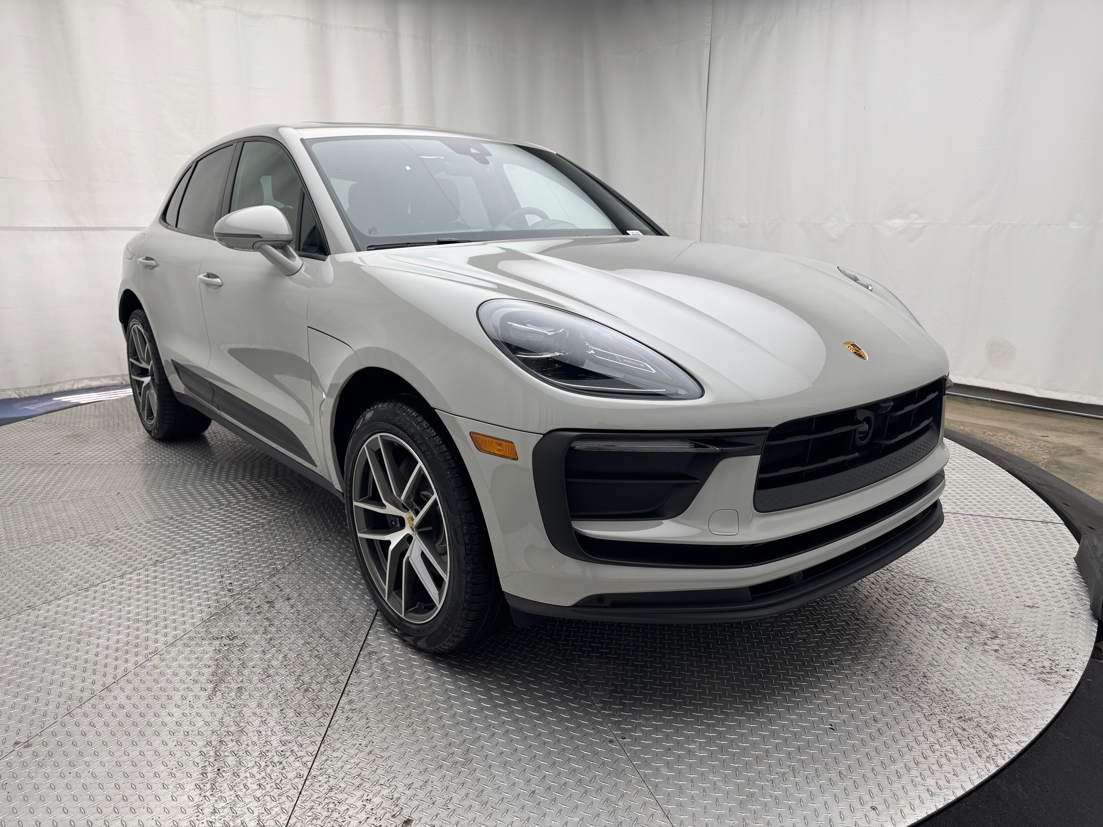 Thumbnail: 2026 Porsche Macan - 19