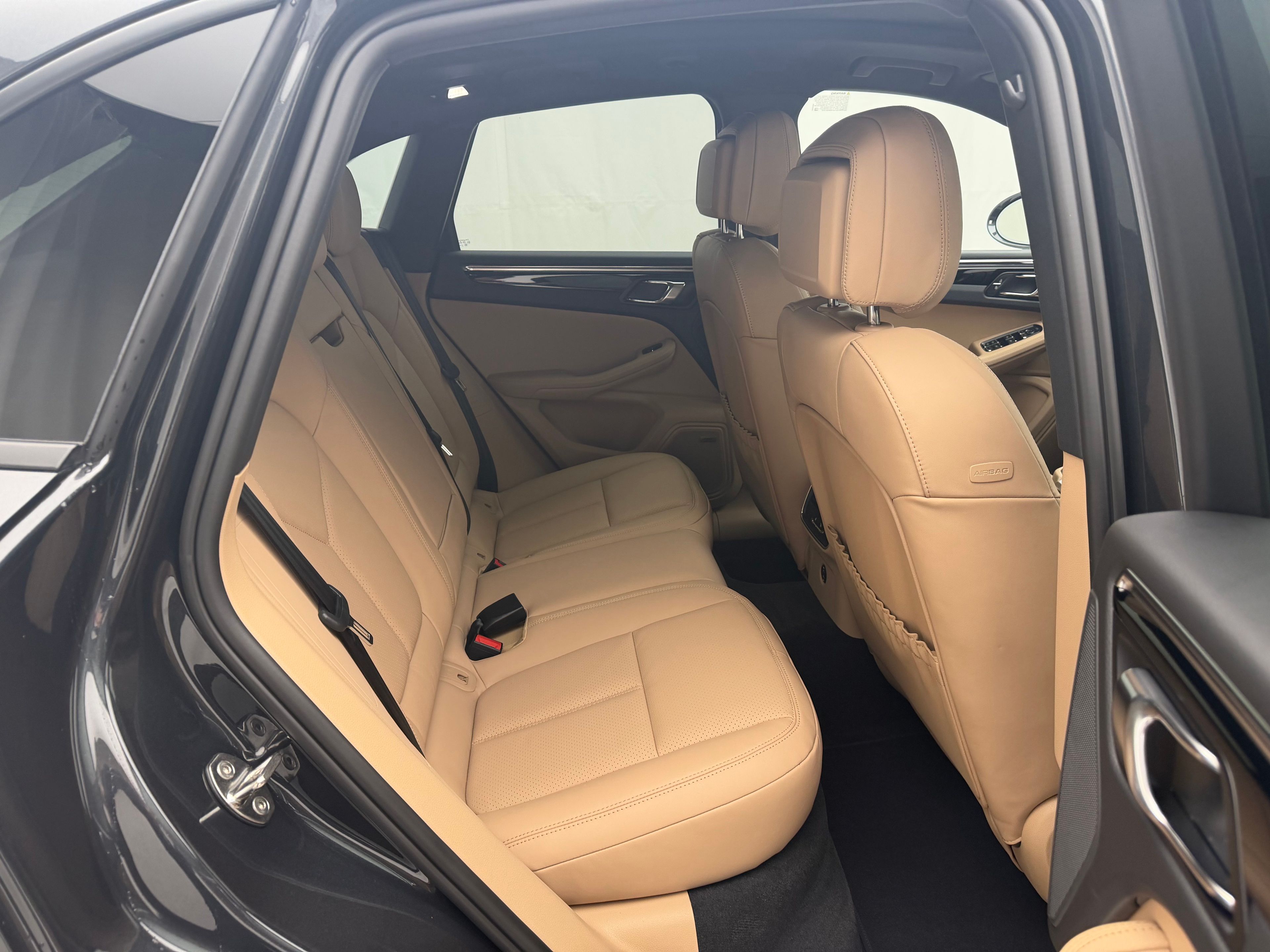 Thumbnail: 2026 Porsche Macan - 25