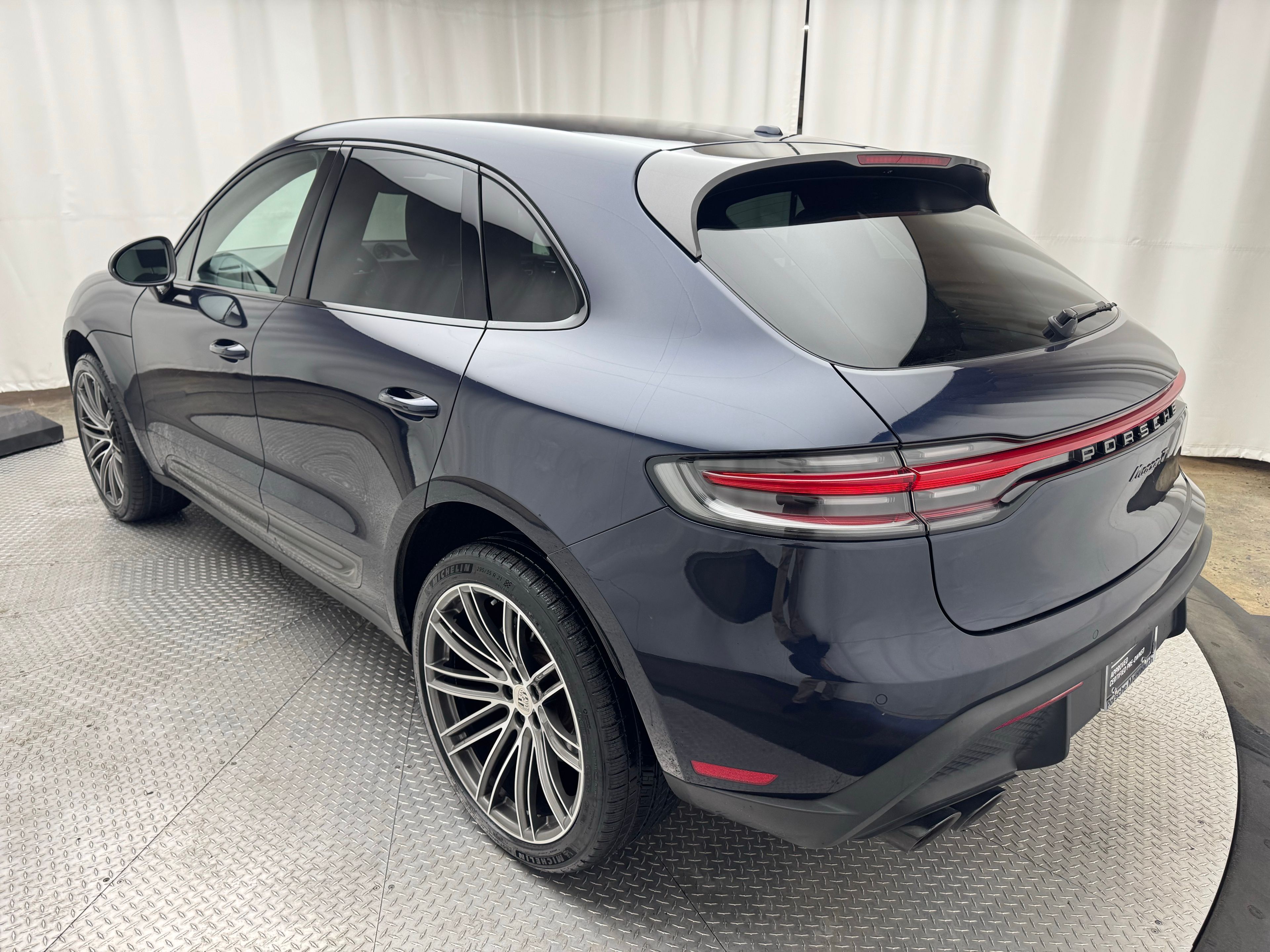 Thumbnail: 2023 Porsche Macan - 3
