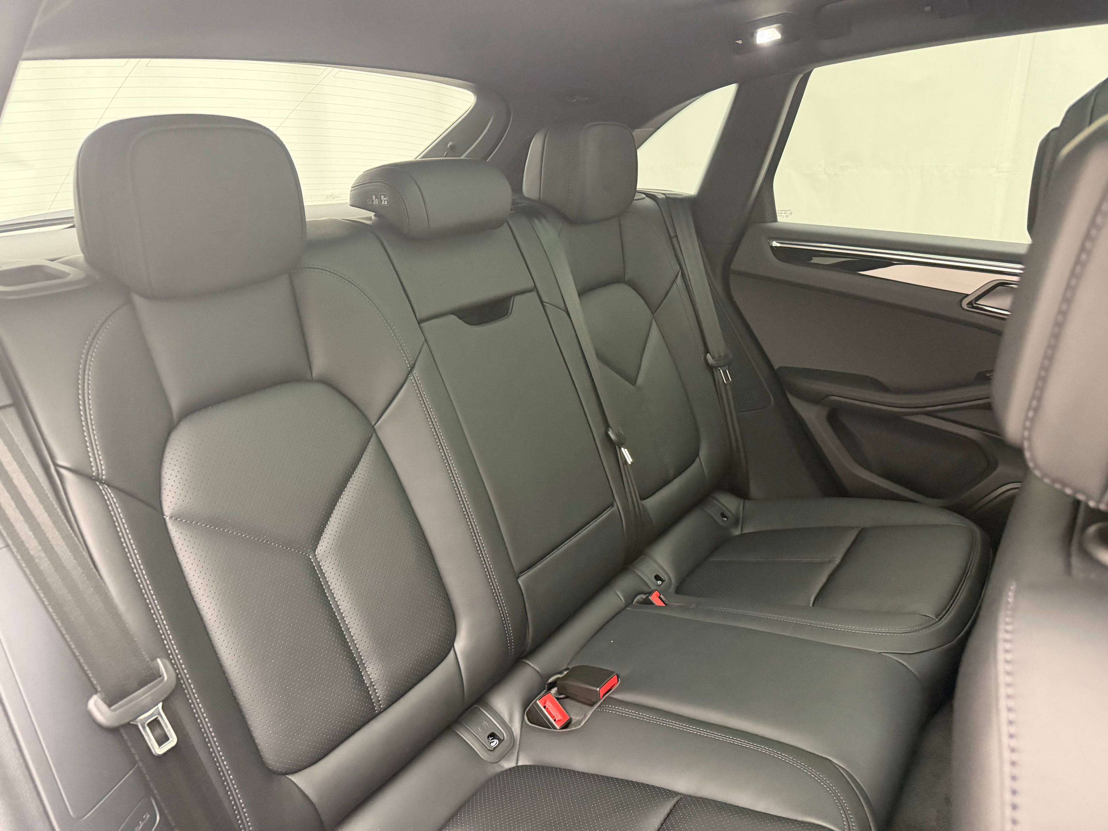 Thumbnail: 2026 Porsche Macan - 28