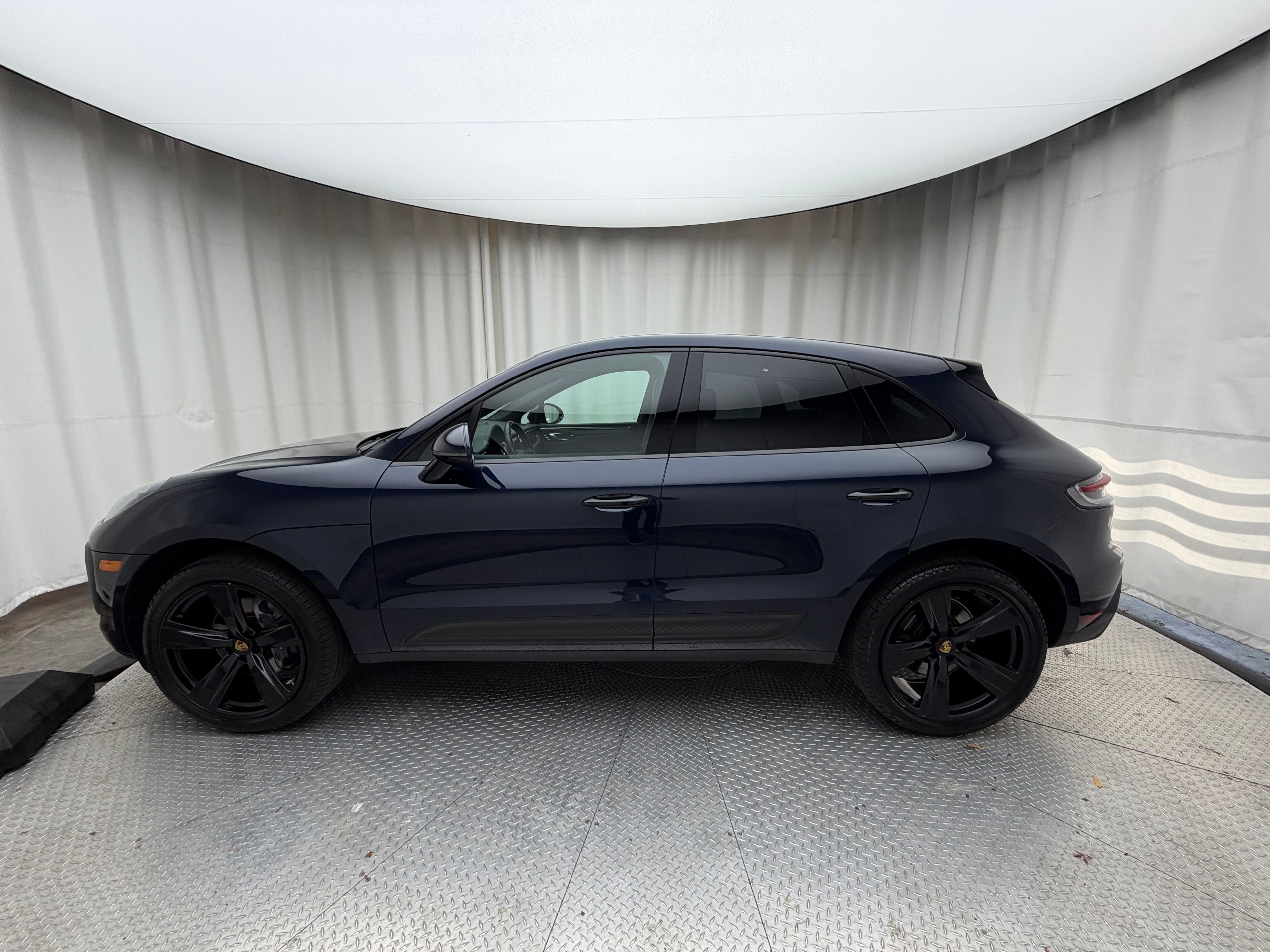 Thumbnail: 2022 Porsche Macan - 2