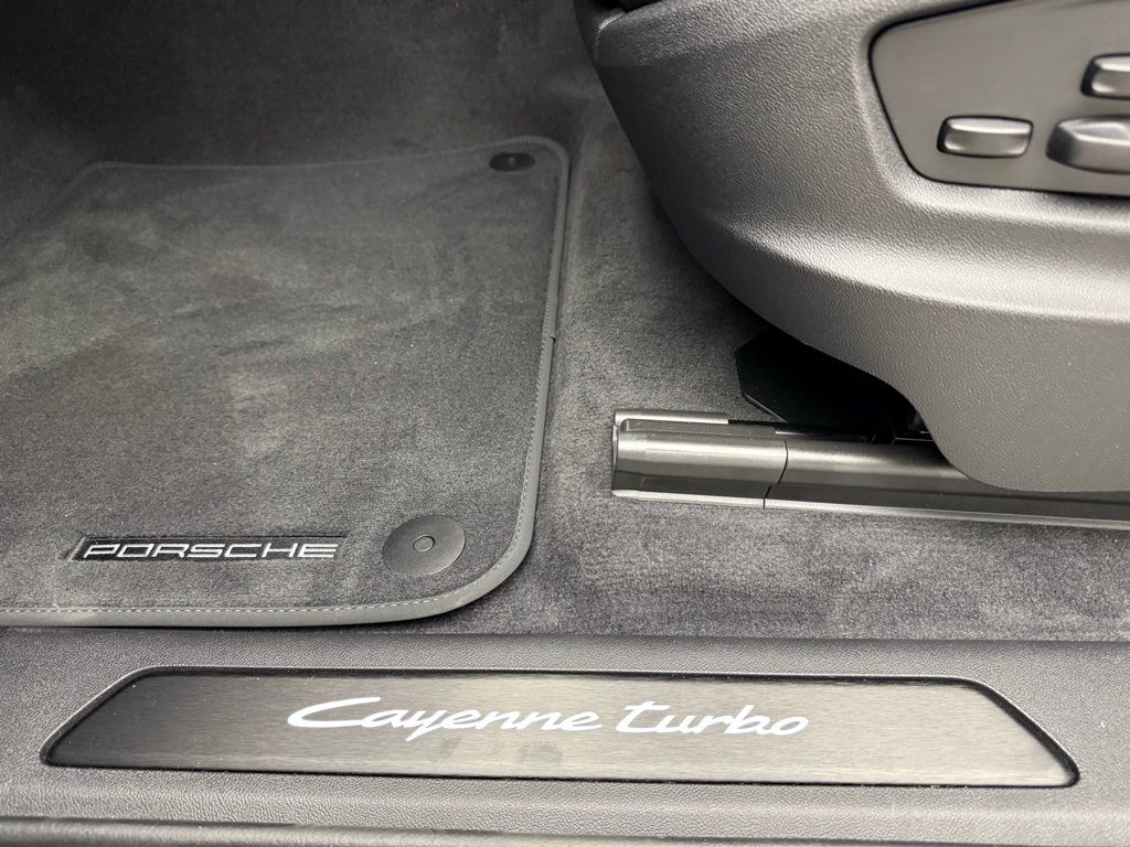 Thumbnail: 2025 Porsche Cayenne - 30