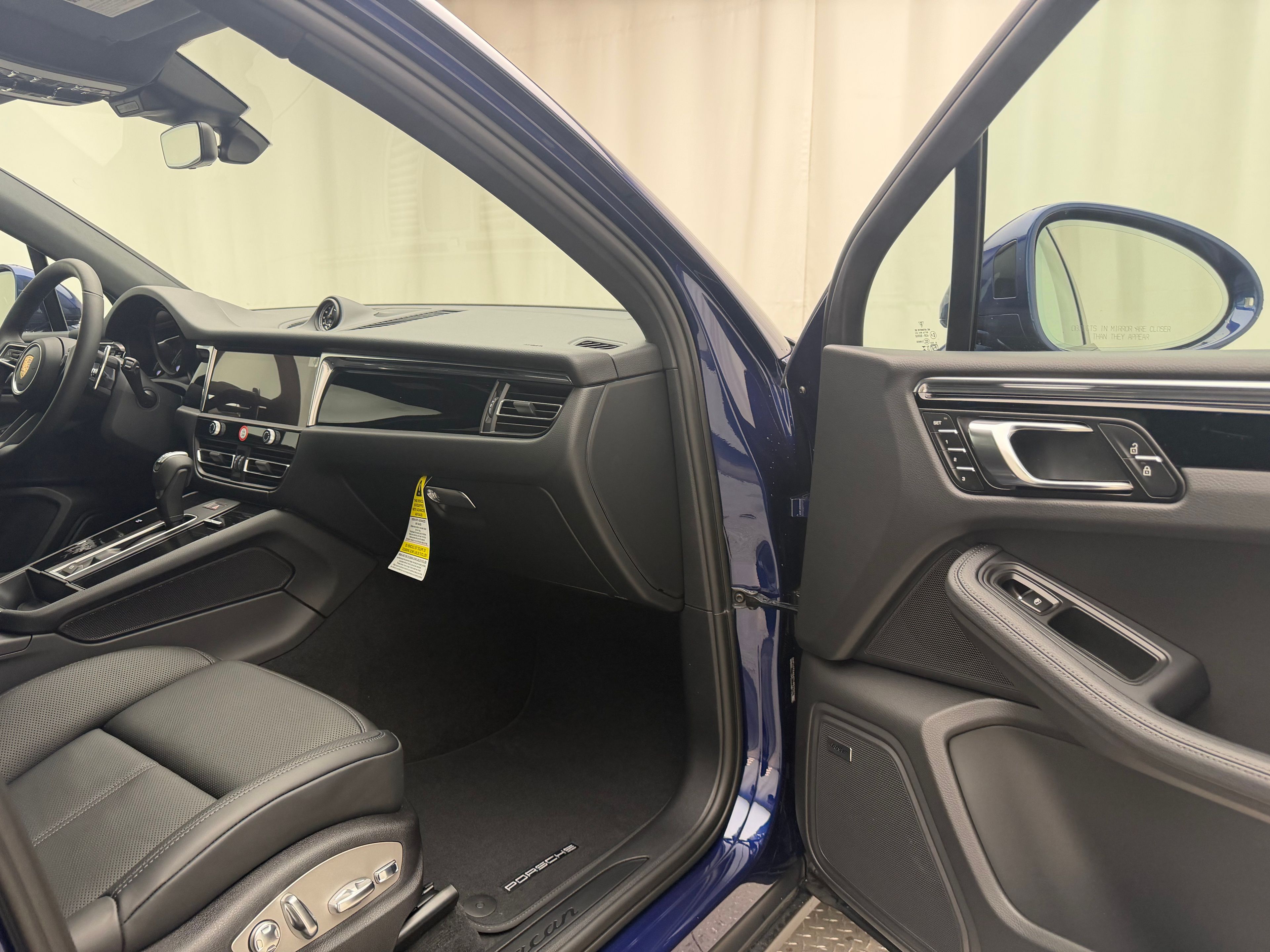 Thumbnail: 2026 Porsche Macan - 16