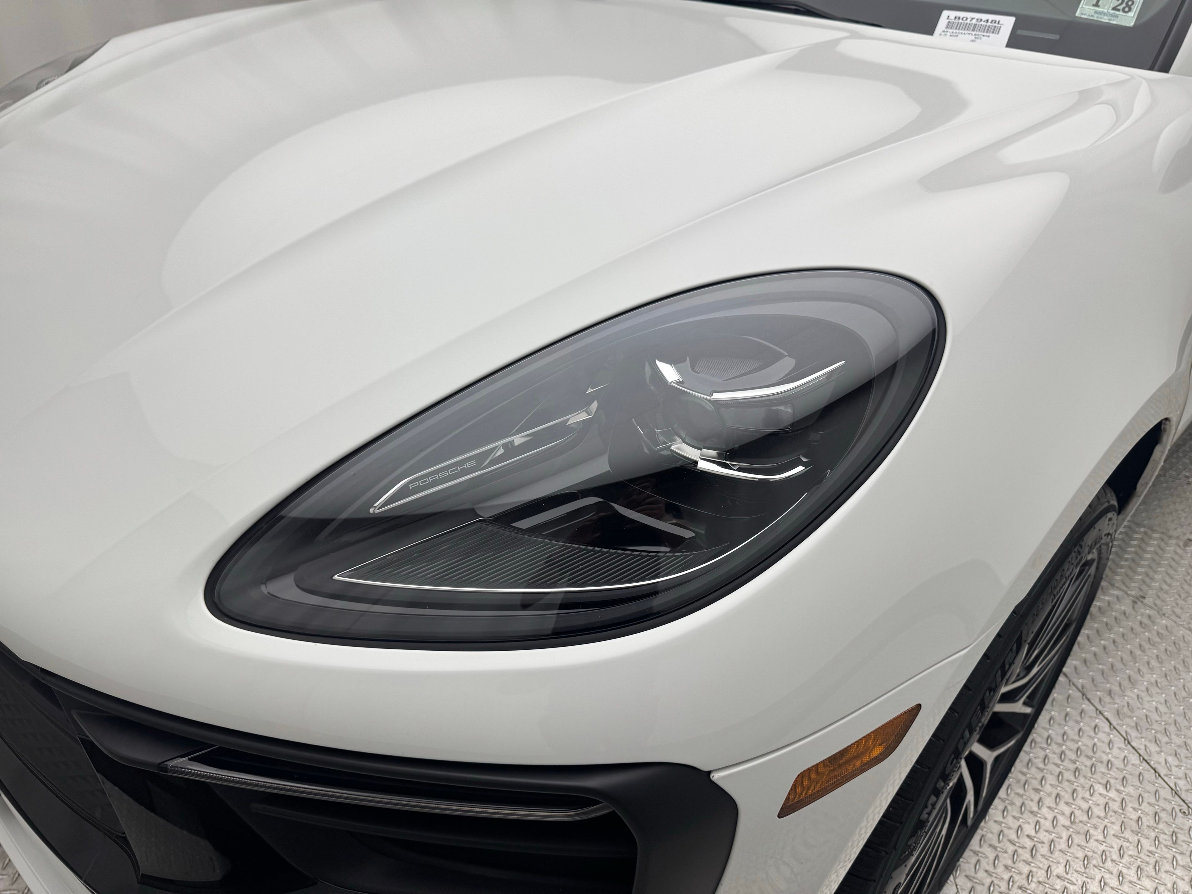 Thumbnail: 2023 Porsche Macan - 18