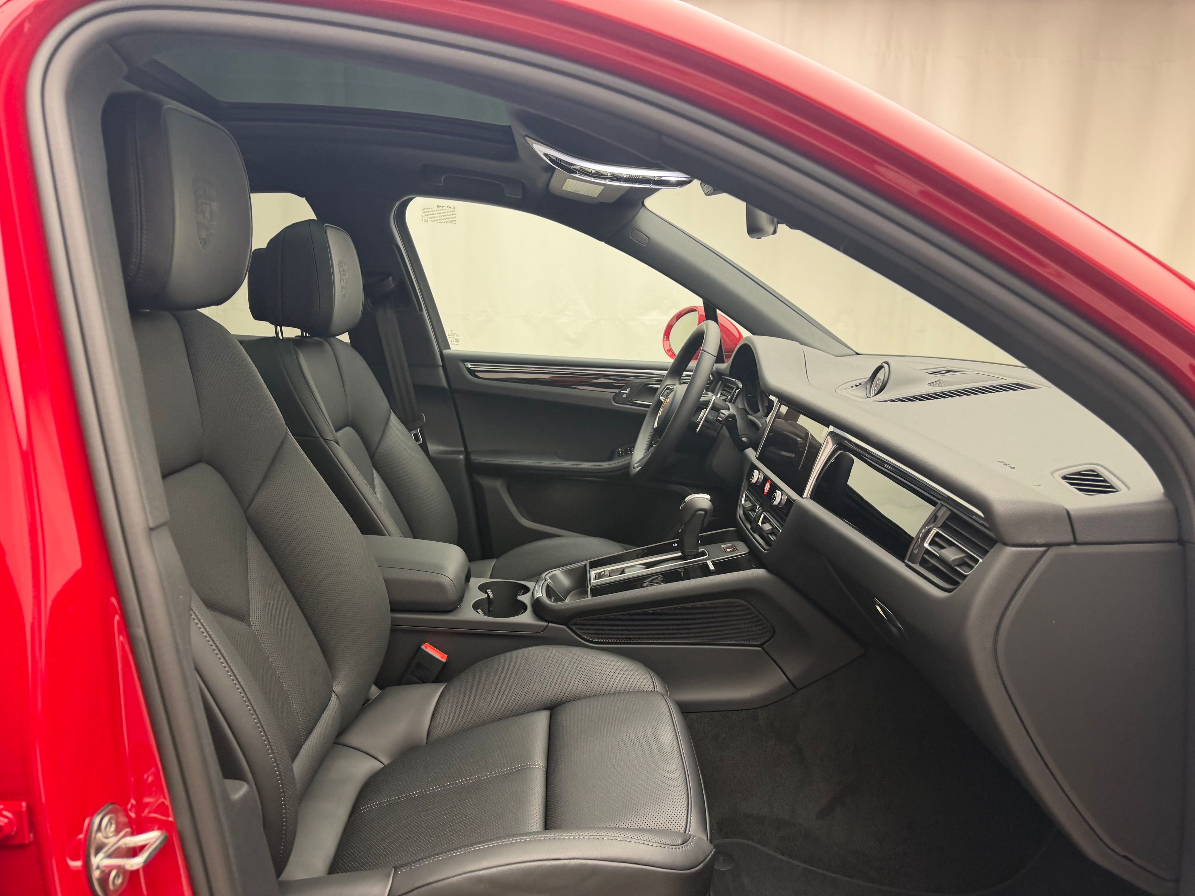 Thumbnail: 2026 Porsche Macan - 20