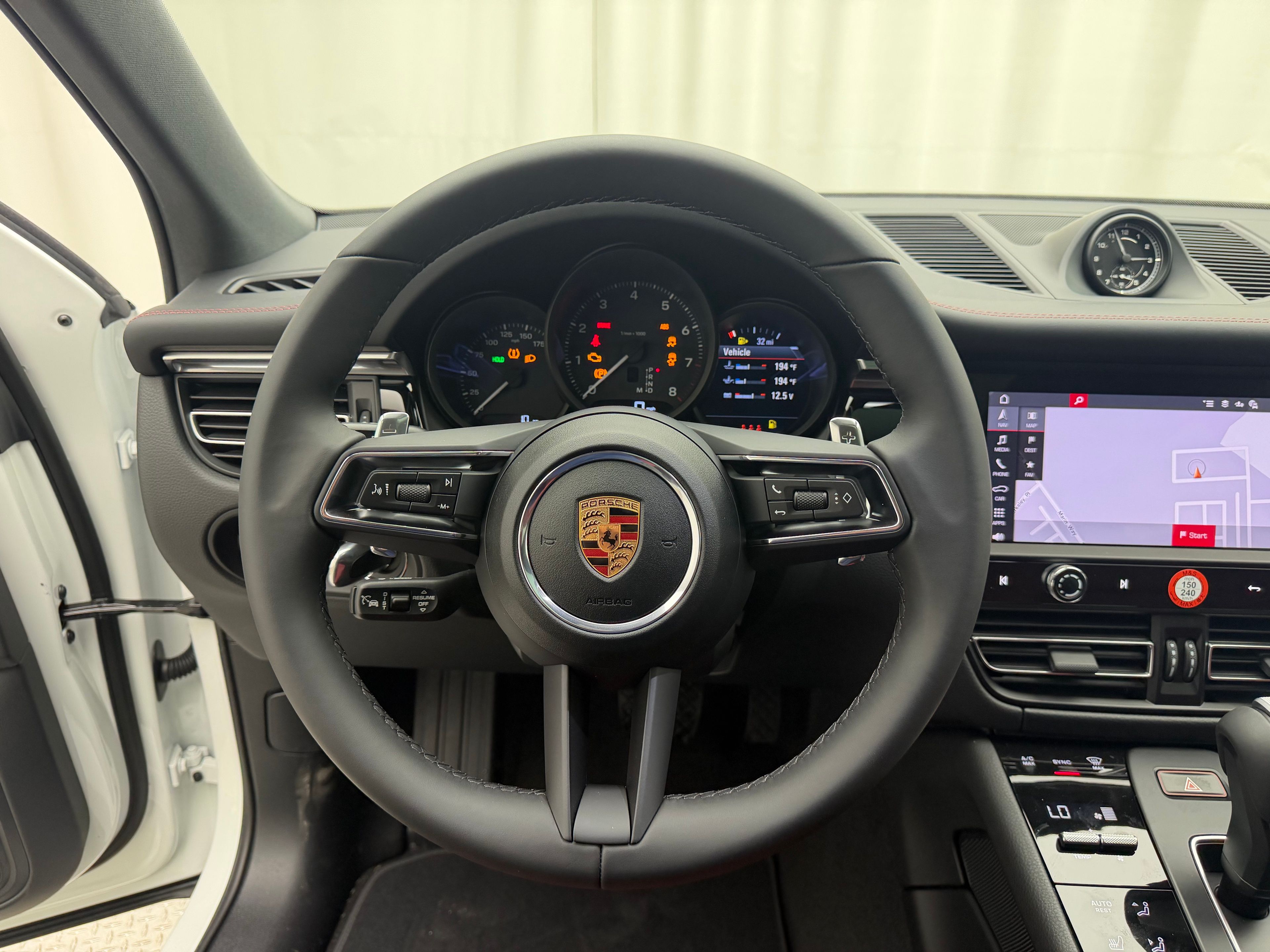 Thumbnail: 2026 Porsche Macan - 6