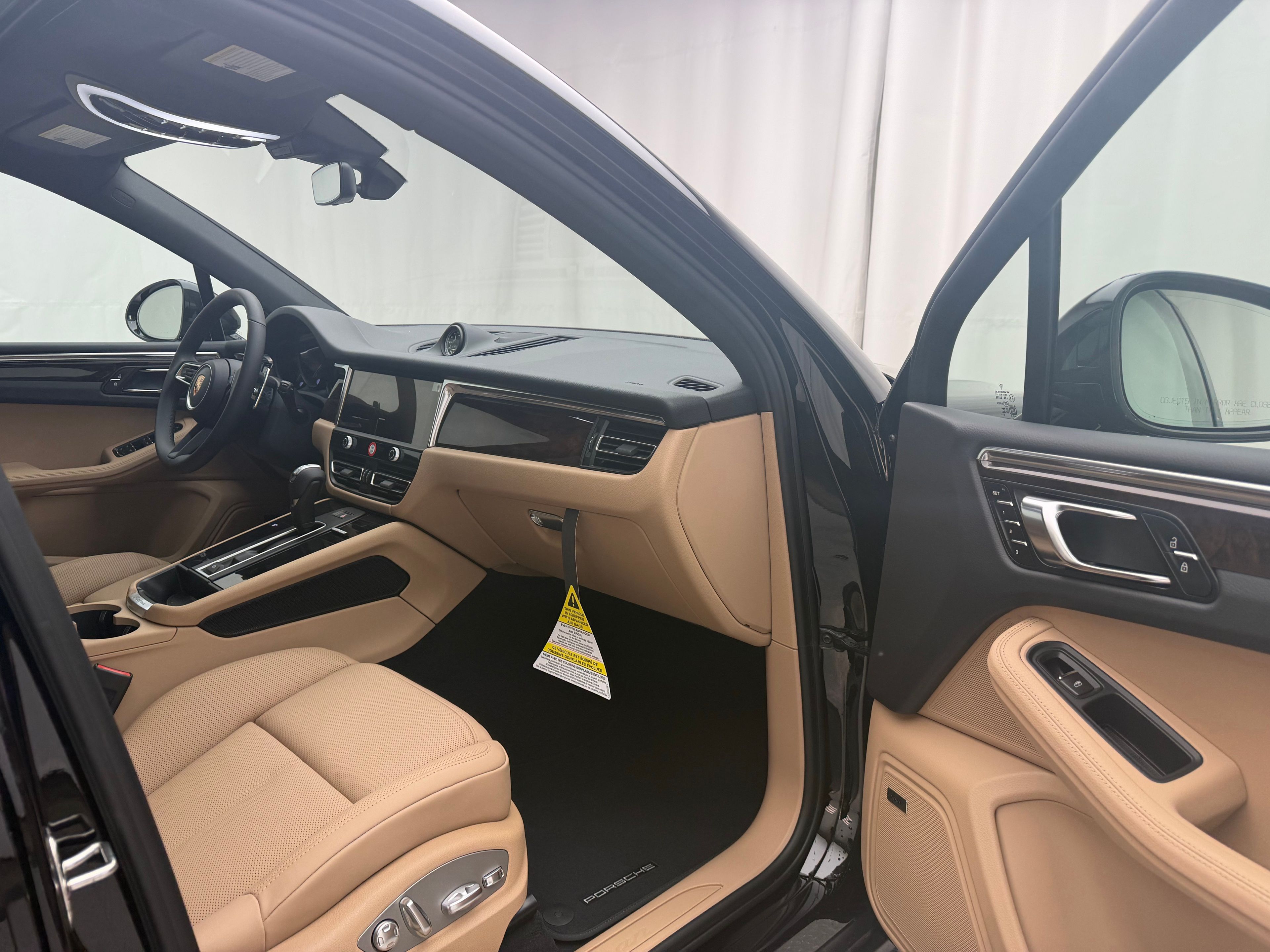 Thumbnail: 2026 Porsche Macan - 15