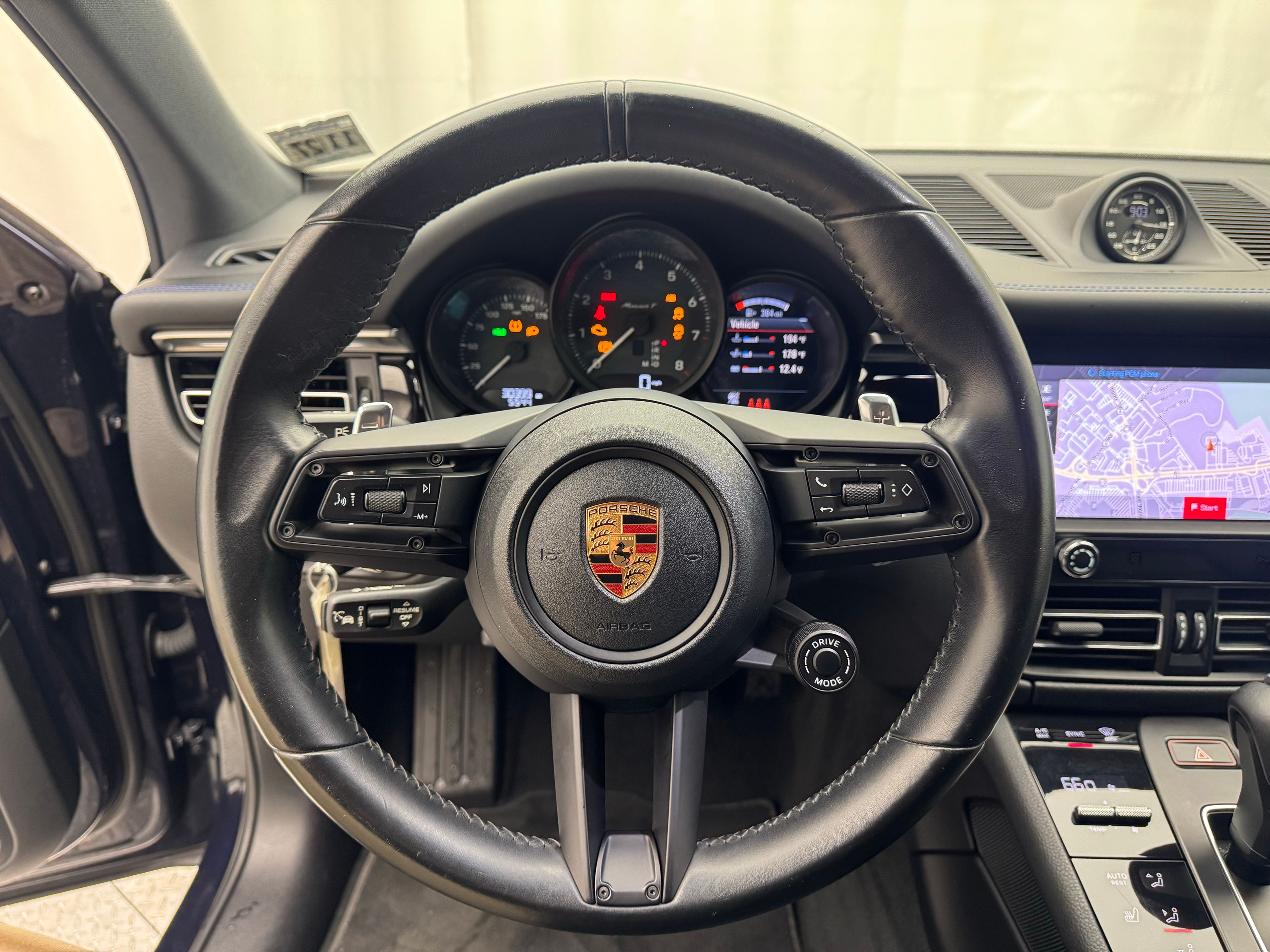 Thumbnail: 2023 Porsche Macan - 6