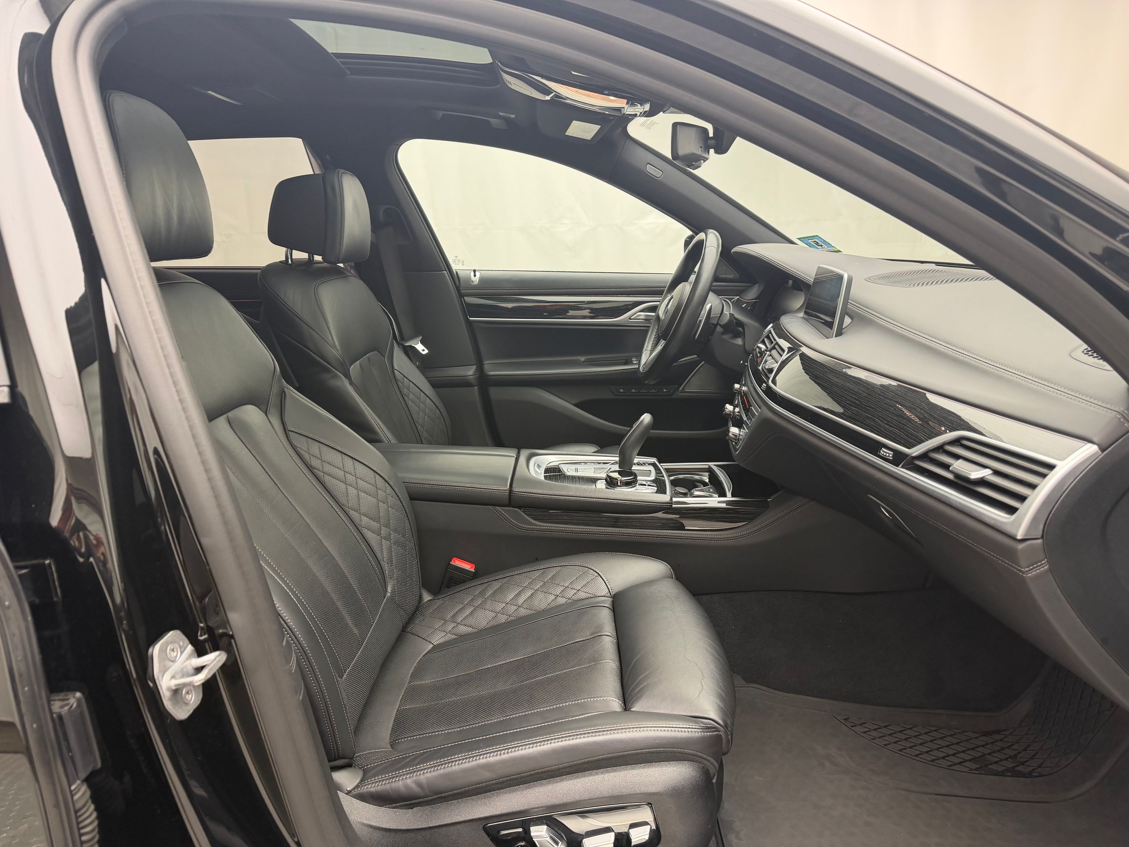 Thumbnail: 2020 BMW 7 Series - 21