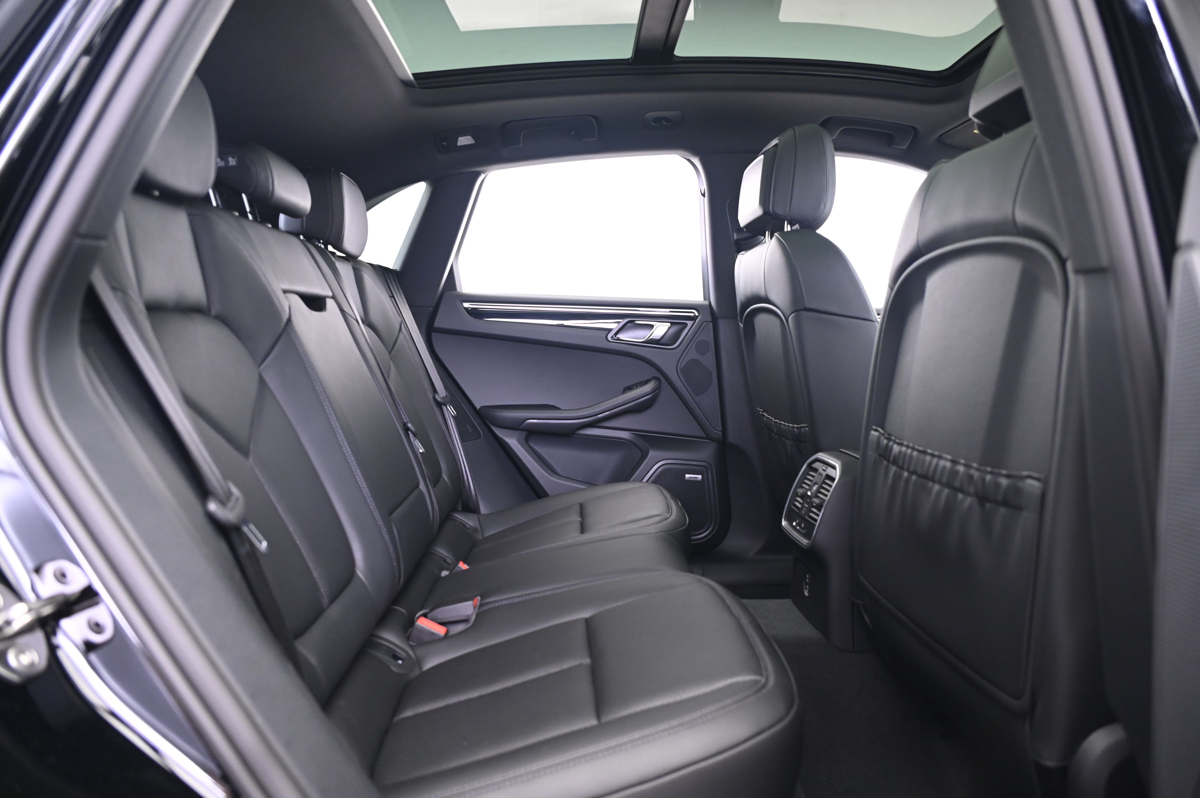 Thumbnail: 2025 Porsche Macan - 17