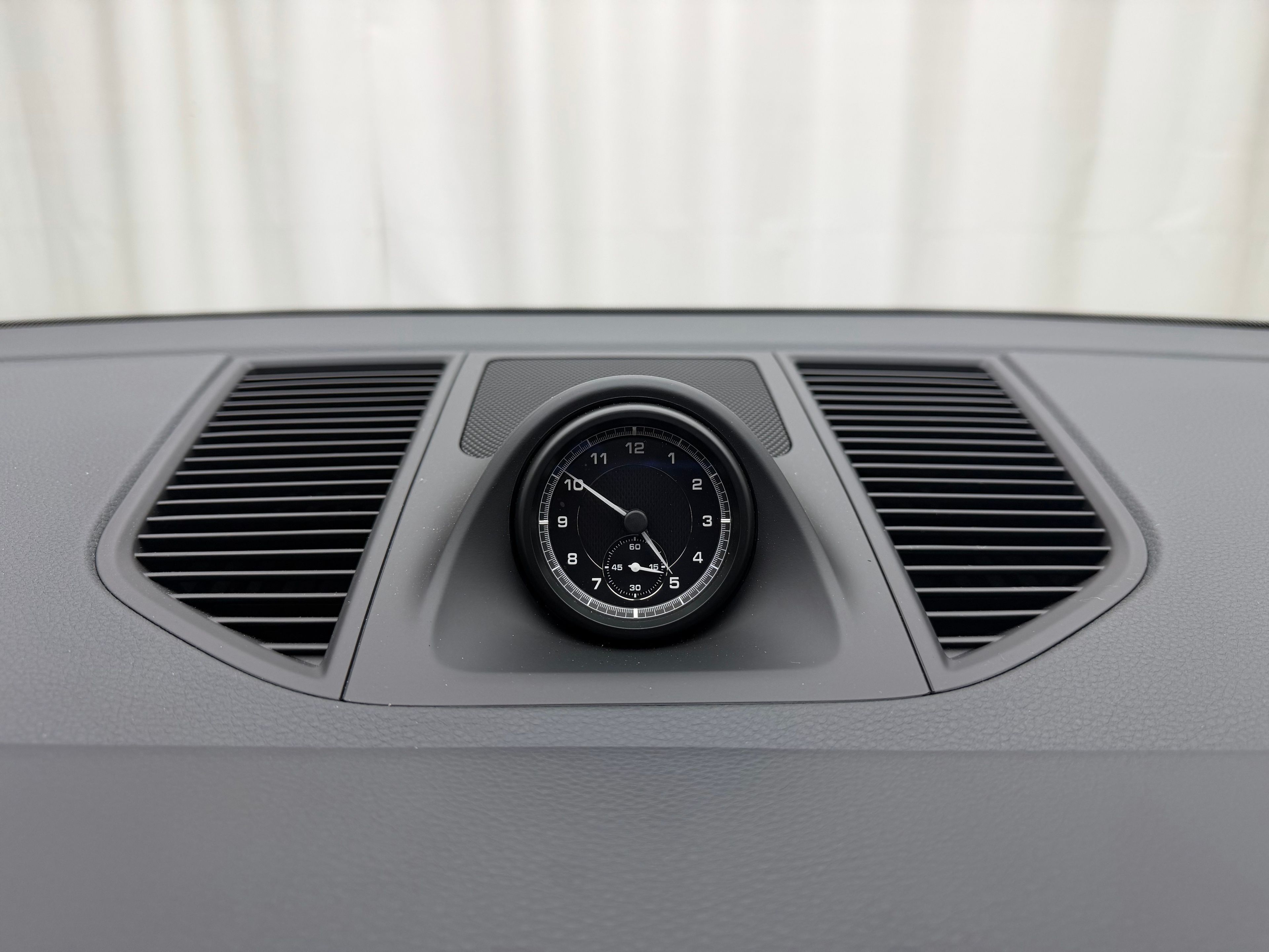 Thumbnail: 2025 Porsche Macan - 27