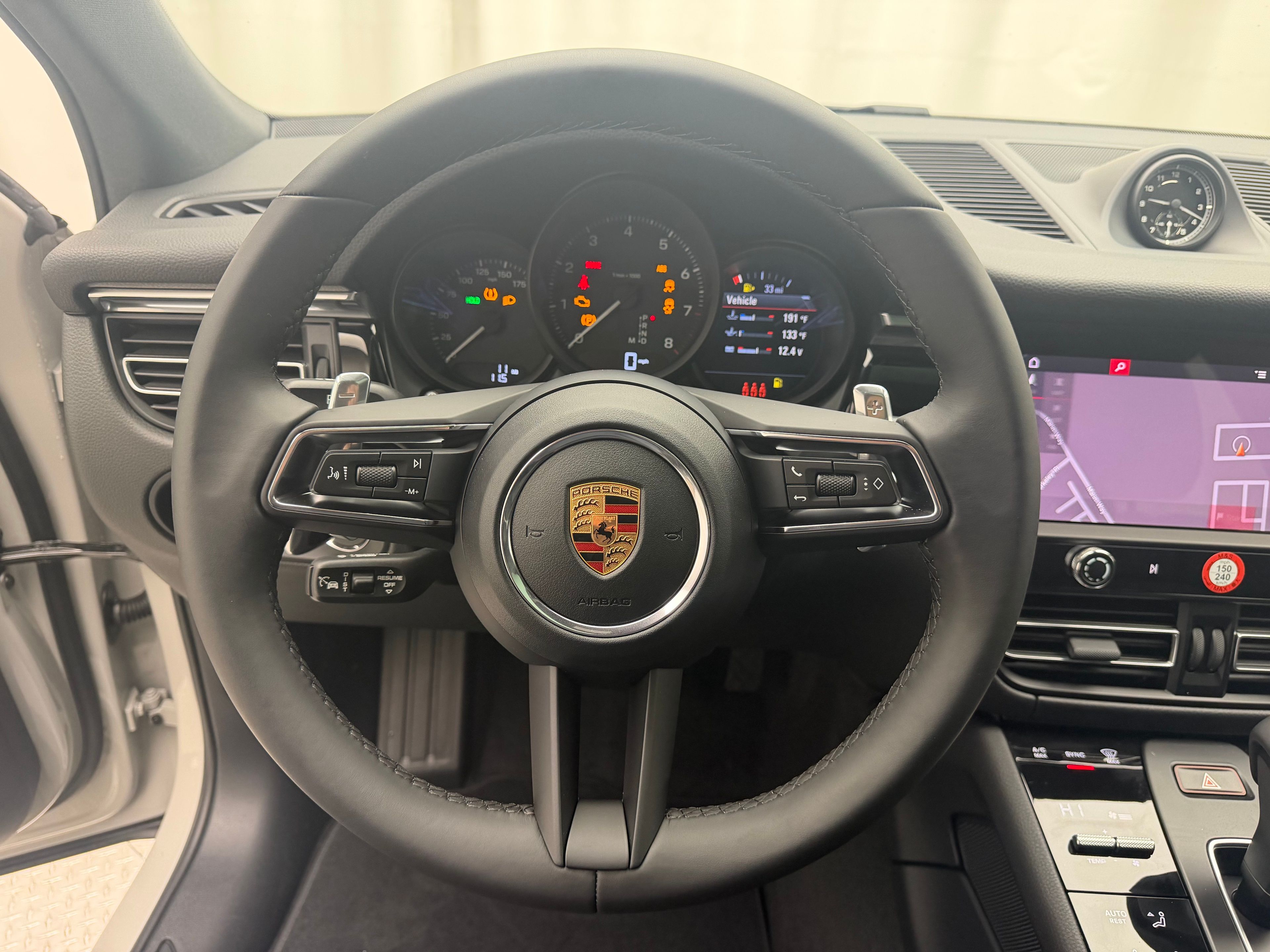 Thumbnail: 2026 Porsche Macan - 6