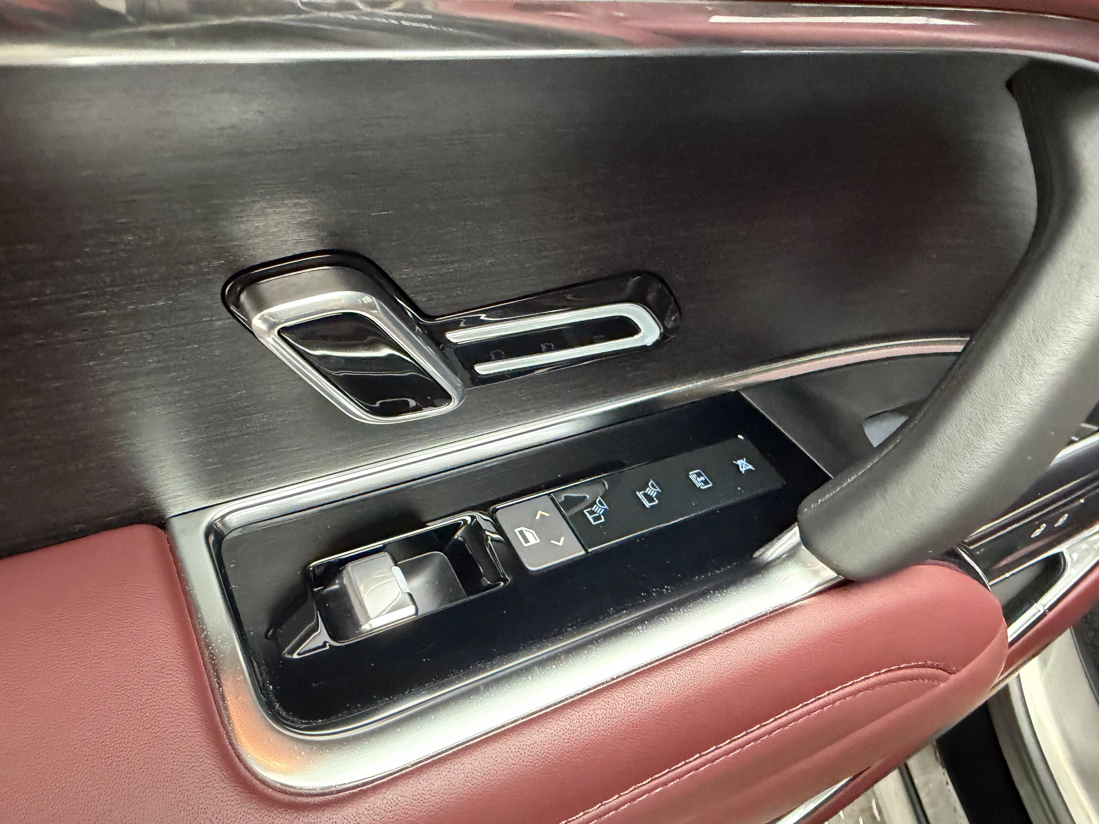 Thumbnail: 2024 Land Rover Range Rover - 25