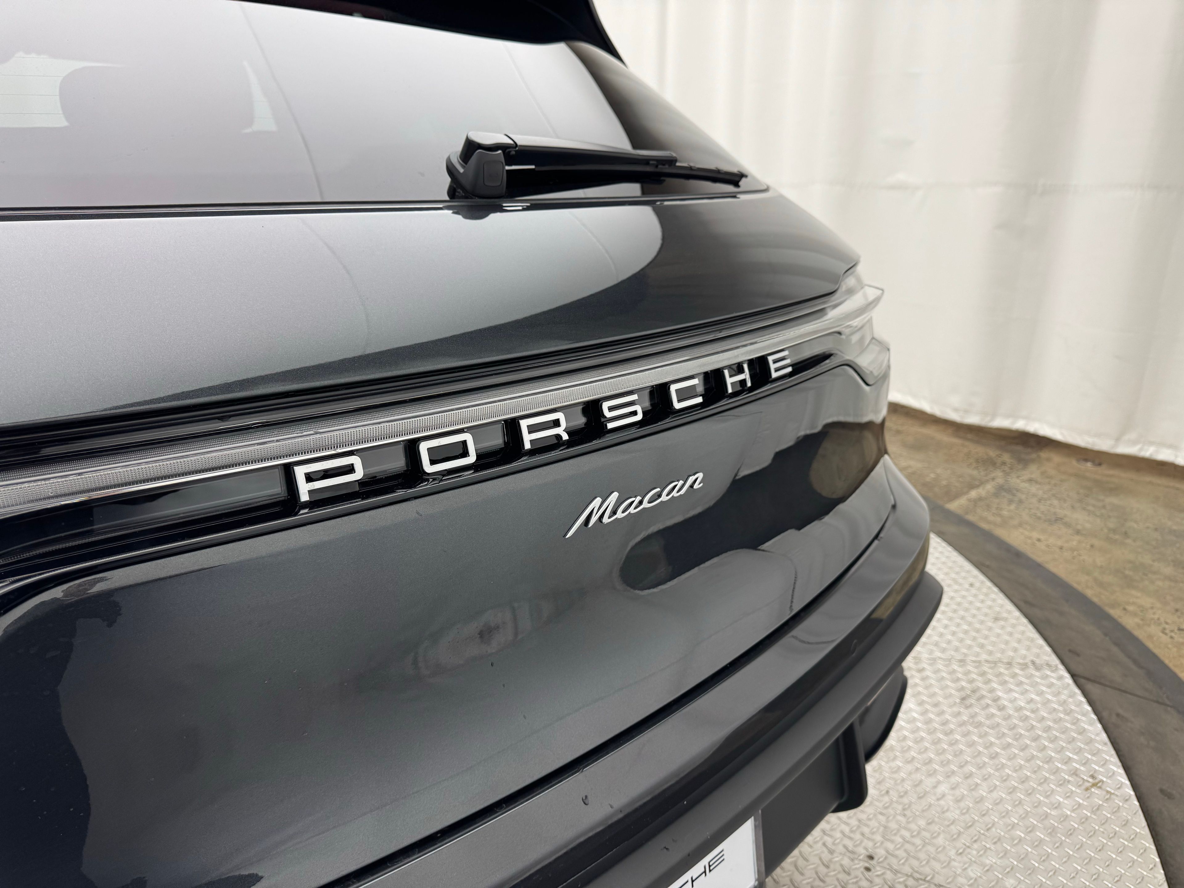 Thumbnail: 2026 Porsche Macan - 10