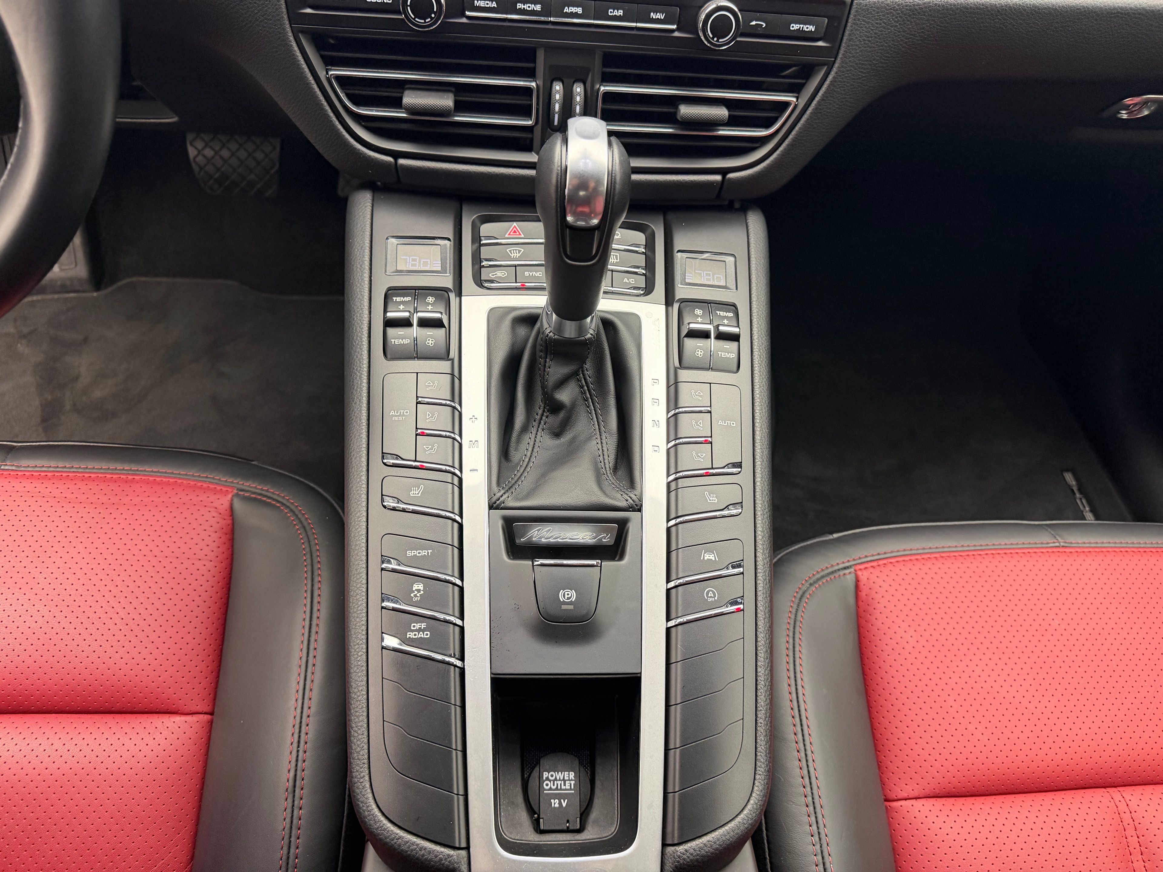 Thumbnail: 2020 Porsche Macan - 31