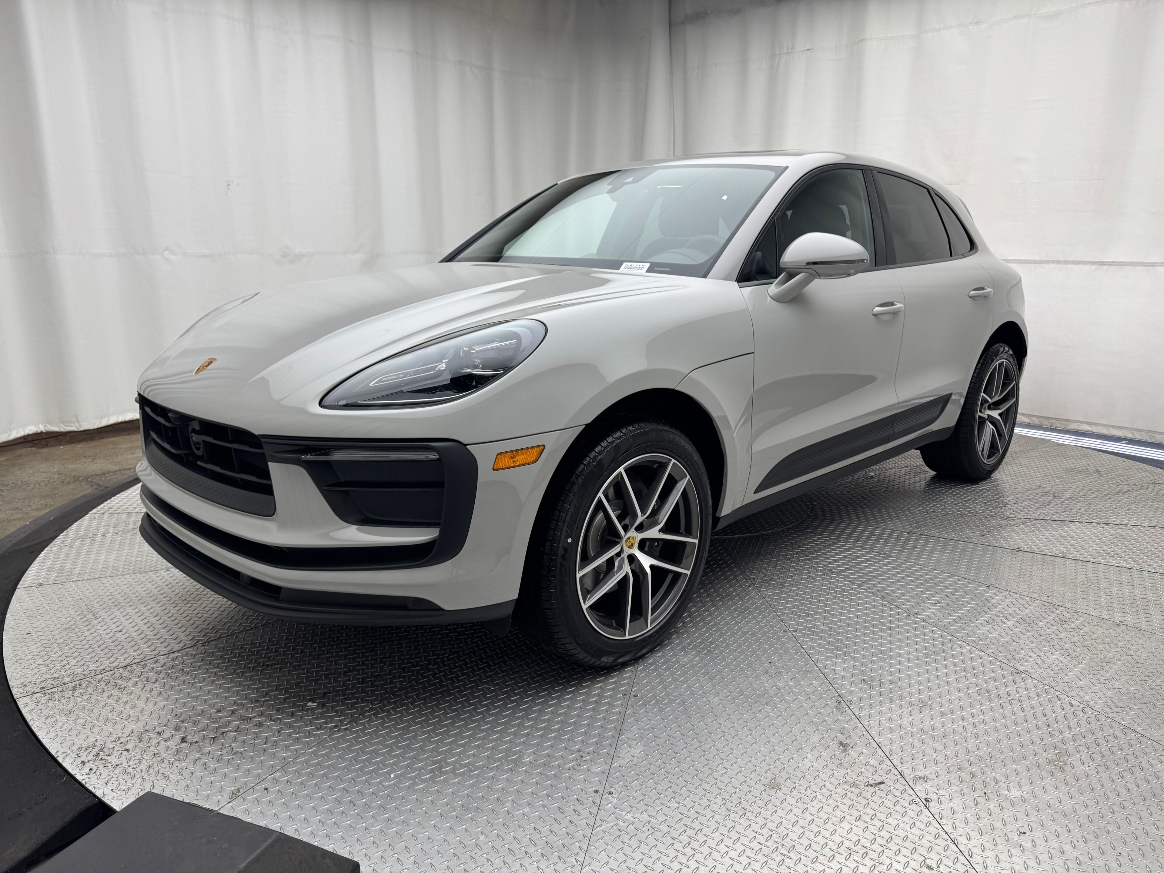 Thumbnail: 2026 Porsche Macan - 1