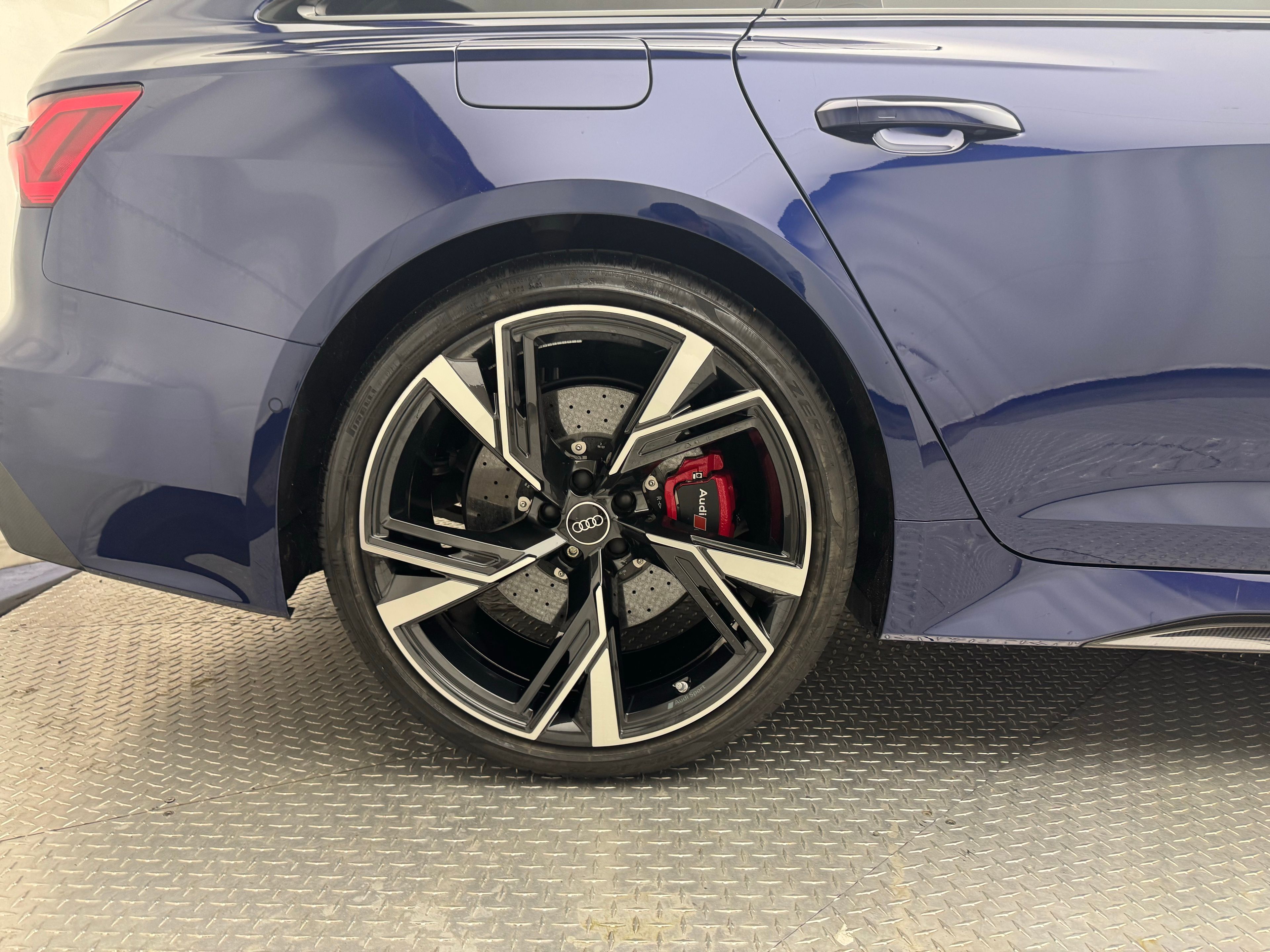Thumbnail: 2021 Audi RS 6 - 17