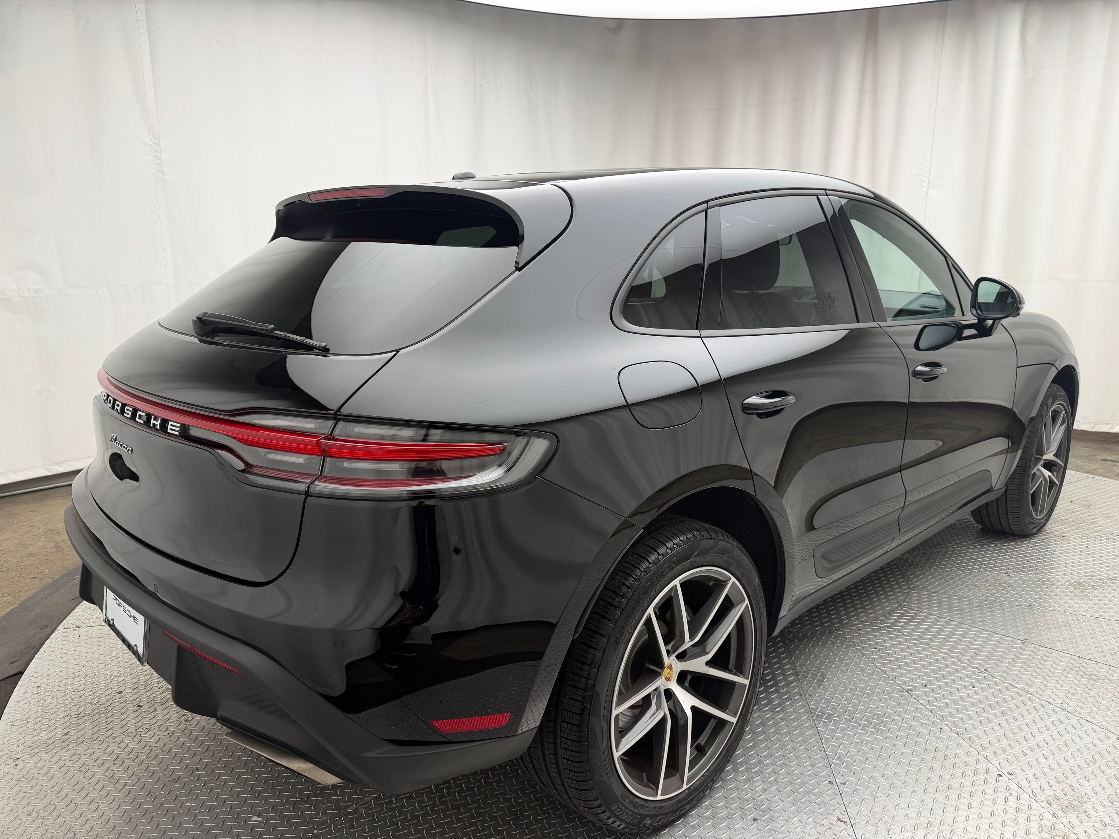 Thumbnail: 2025 Porsche Macan - 9