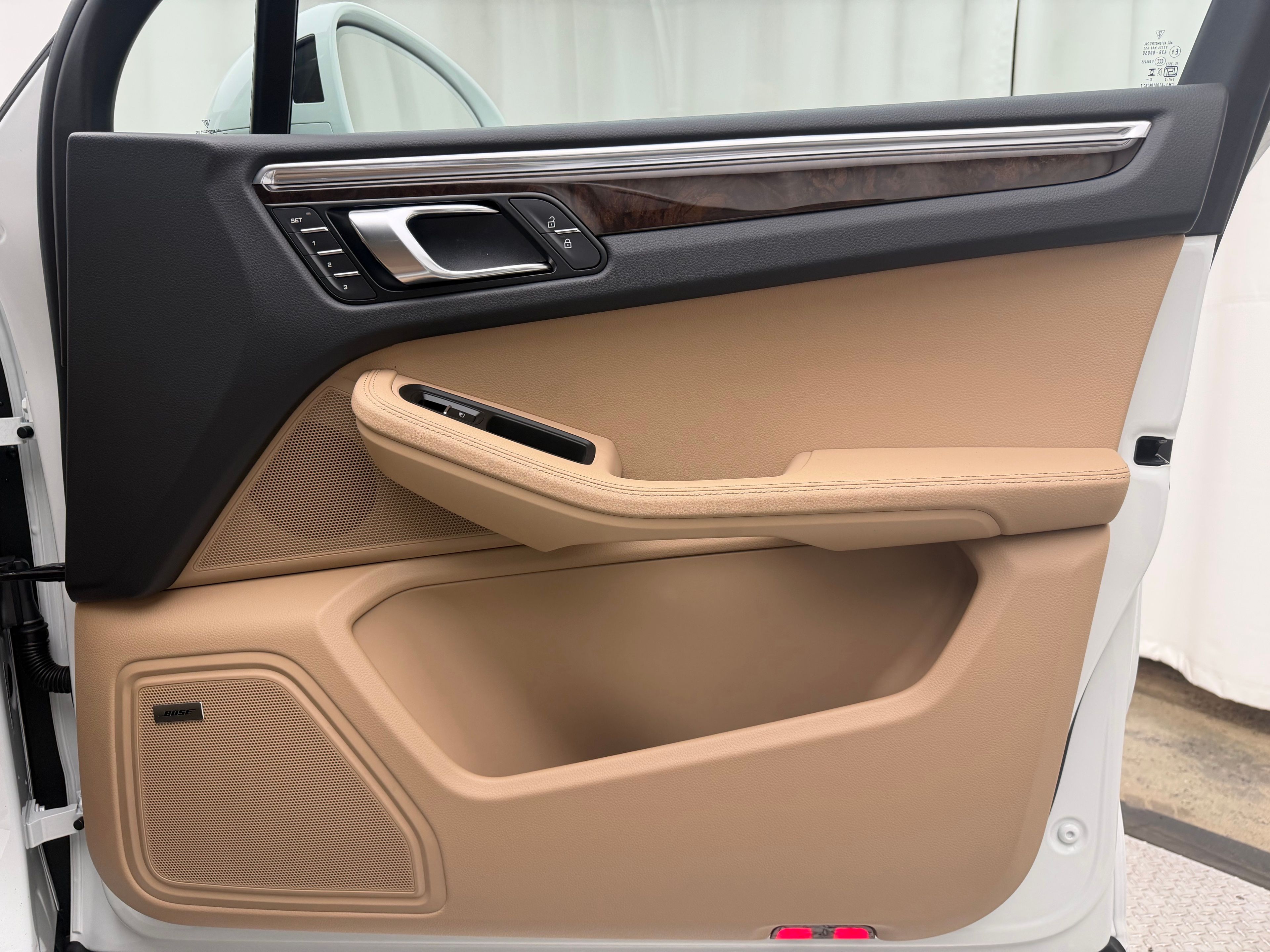 Thumbnail: 2026 Porsche Macan - 19