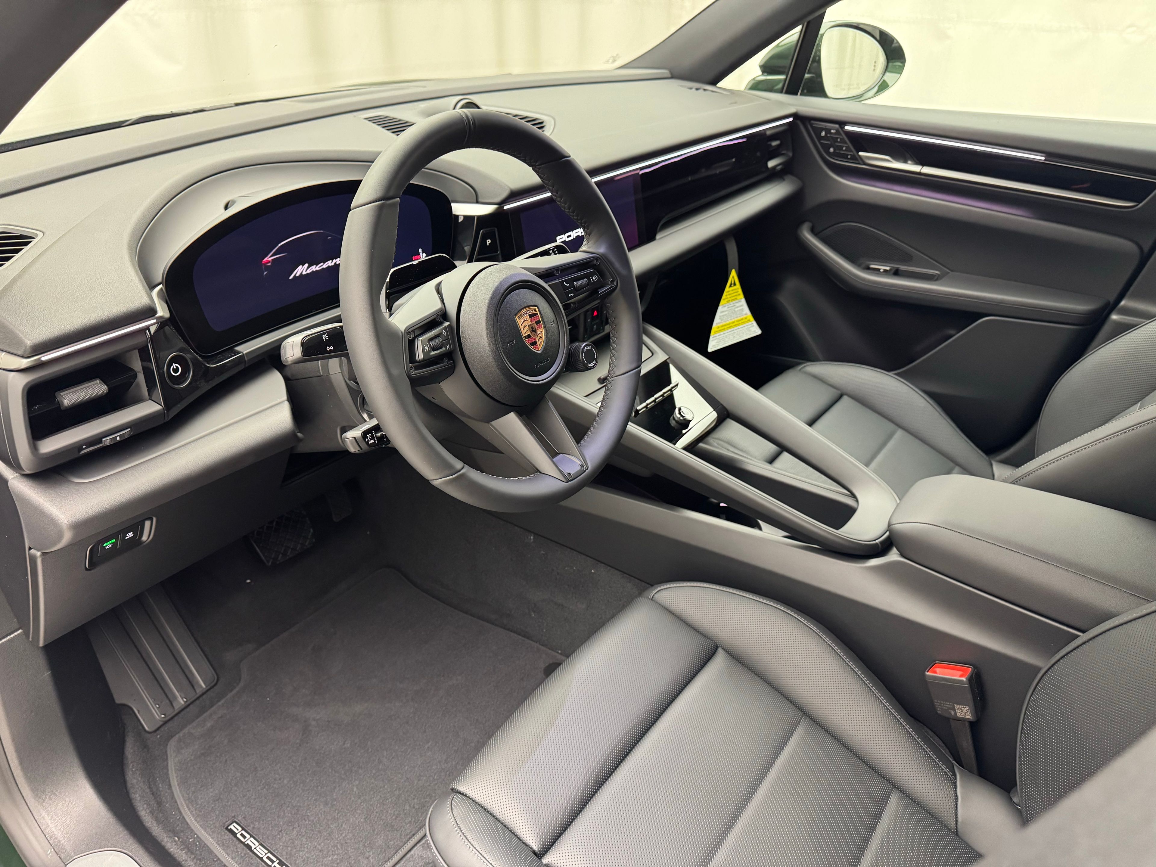 Thumbnail: 2026 Porsche Macan - 4