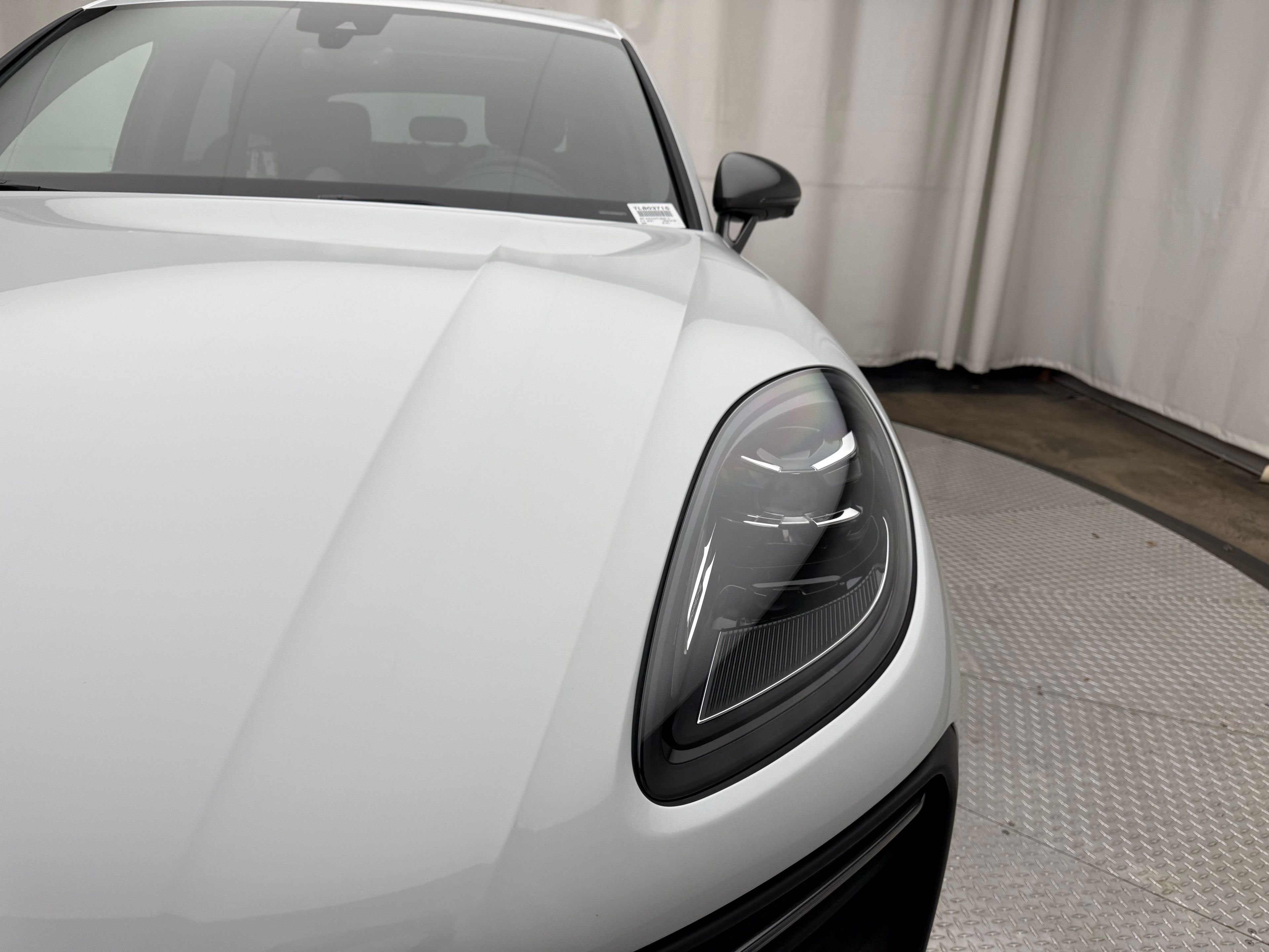 Thumbnail: 2026 Porsche Macan - 27