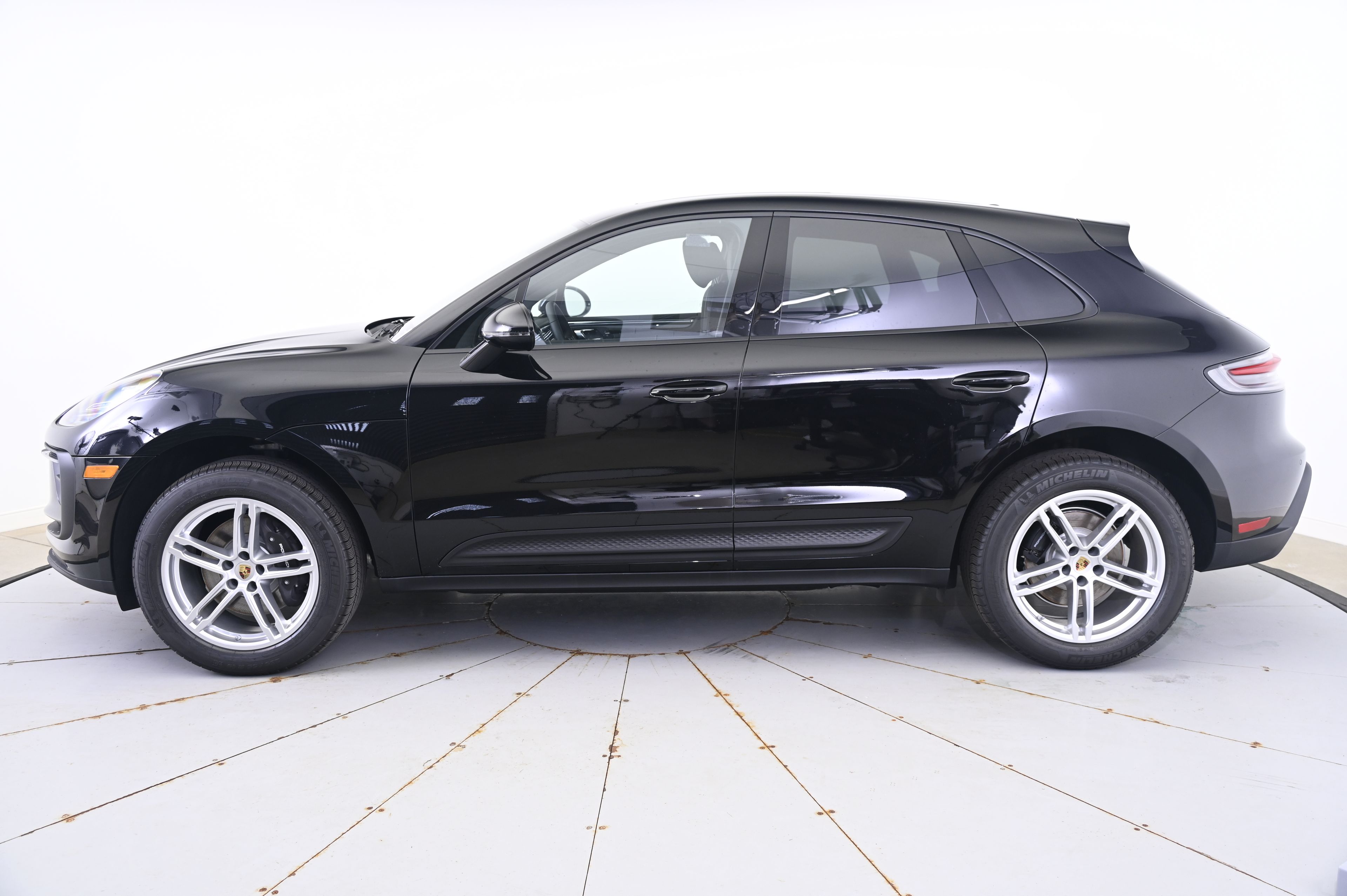 Thumbnail: 2025 Porsche Macan - 2