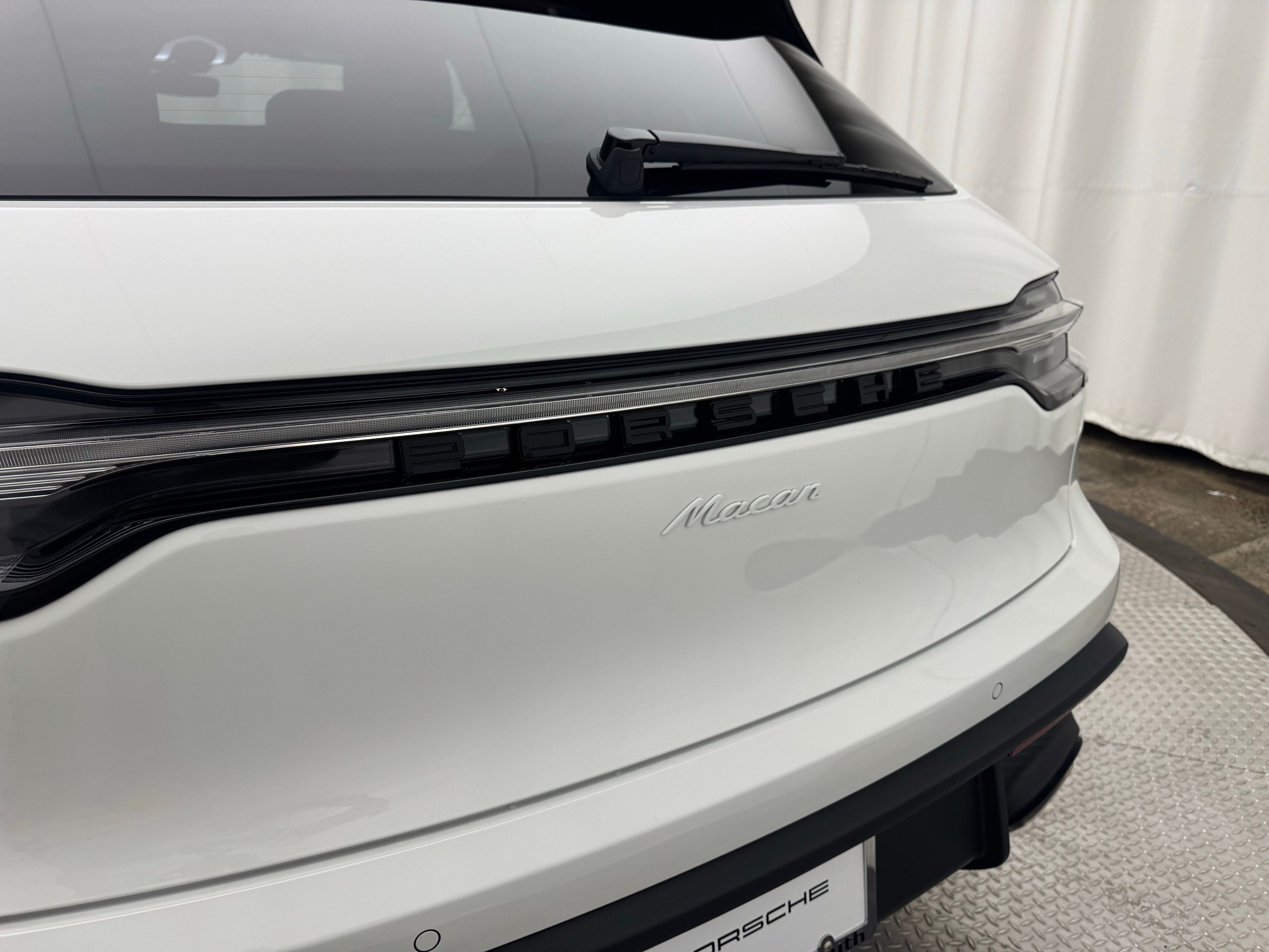 Thumbnail: 2026 Porsche Macan - 10