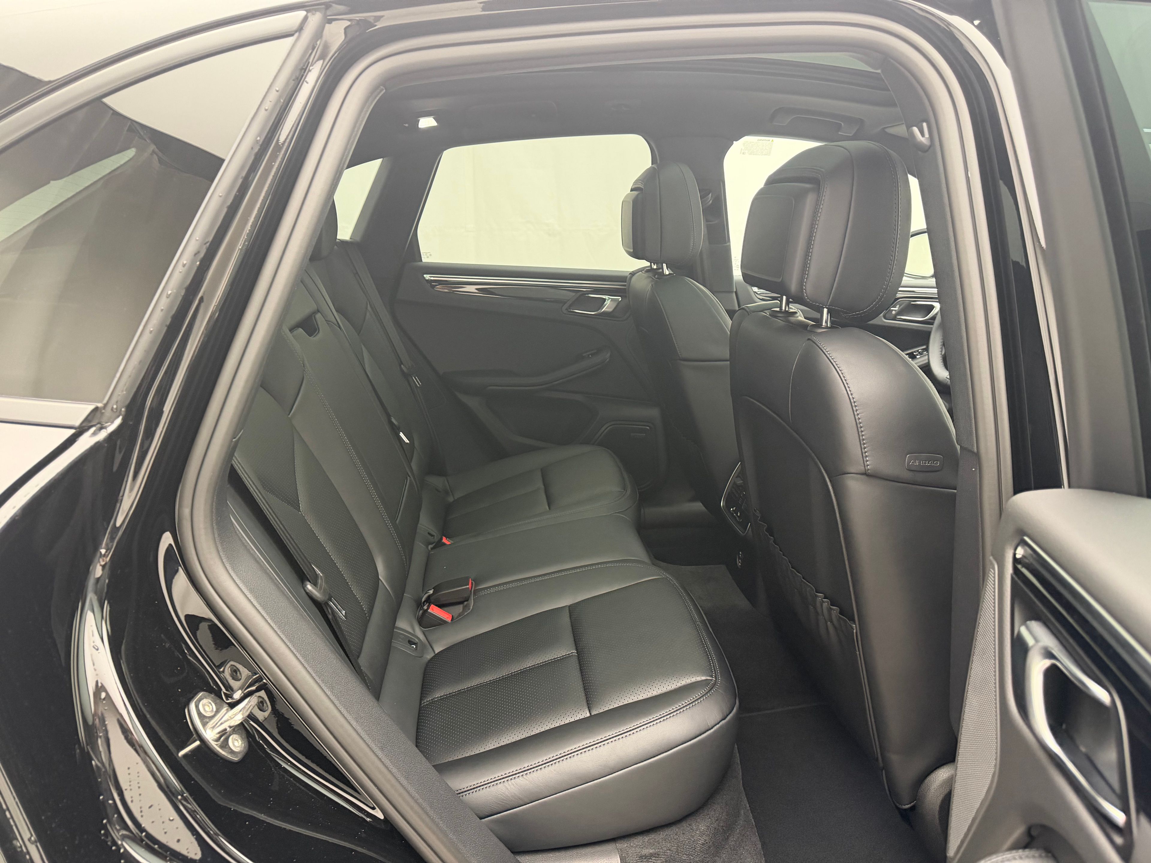 Thumbnail: 2026 Porsche Macan - 23